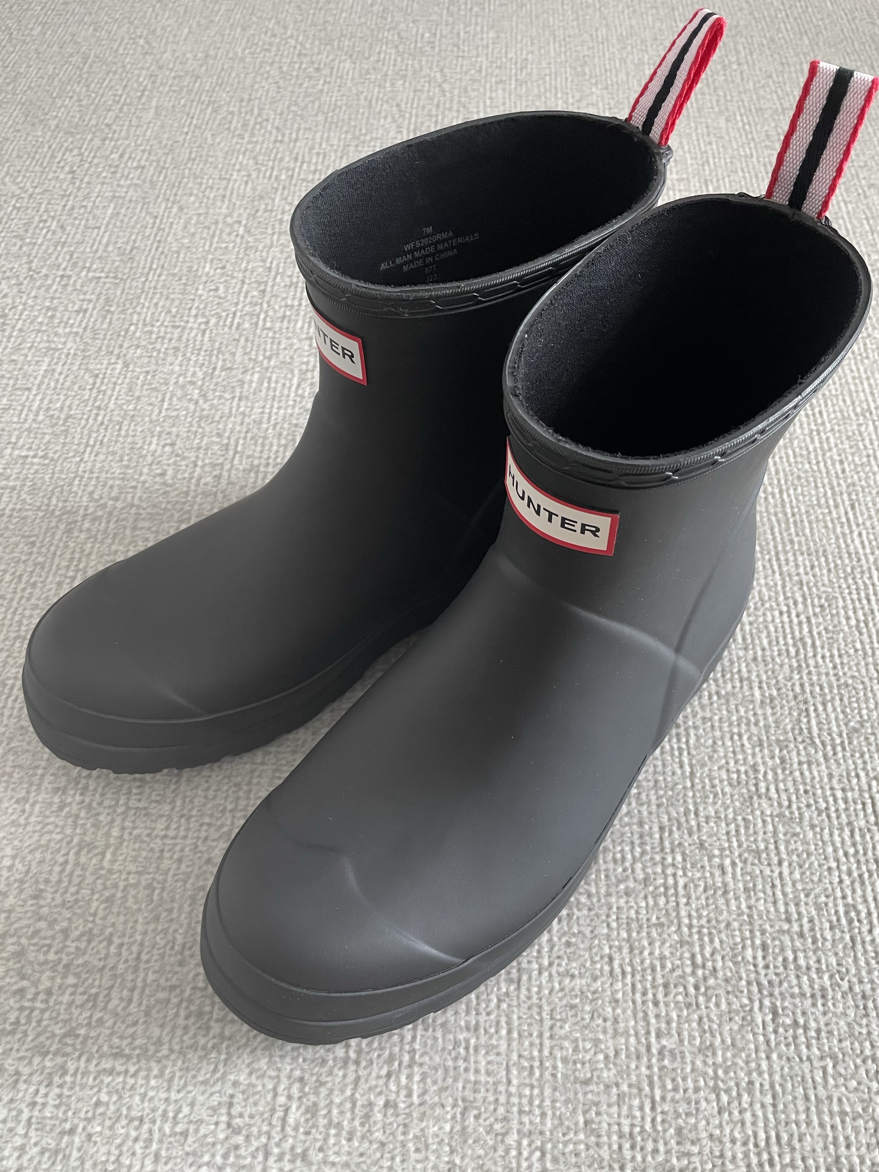 (W) Hunter Play Short Rain Boots Black 착용 스타일
