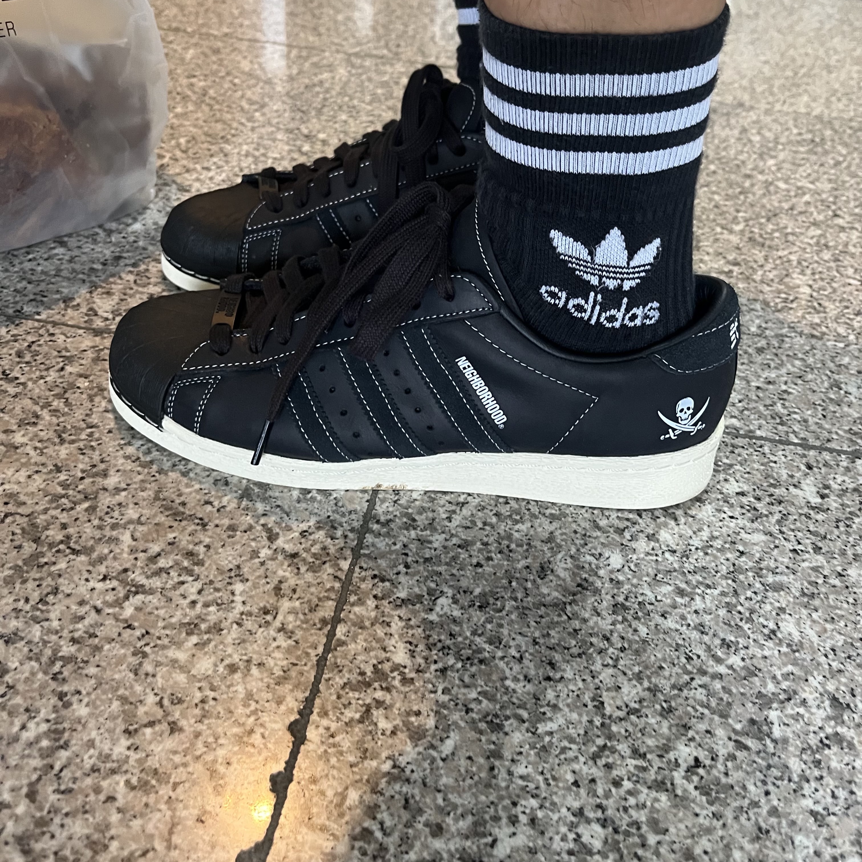 Adidas x Neighborhood Superstar N 2005 Core Black Cloud White 착용 스타일