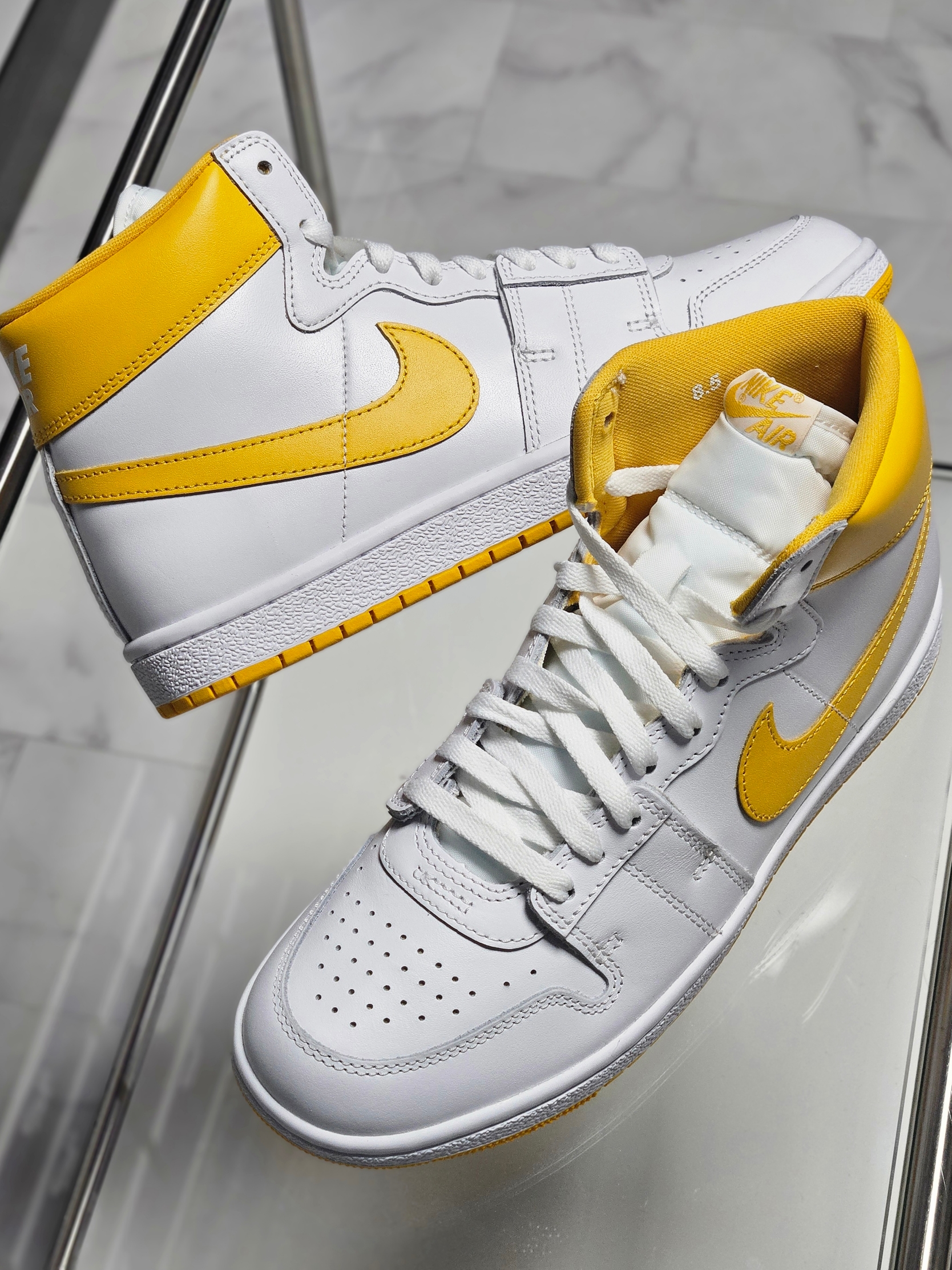 Jordan Air Ship SP White University Gold 착용 스타일 - 3