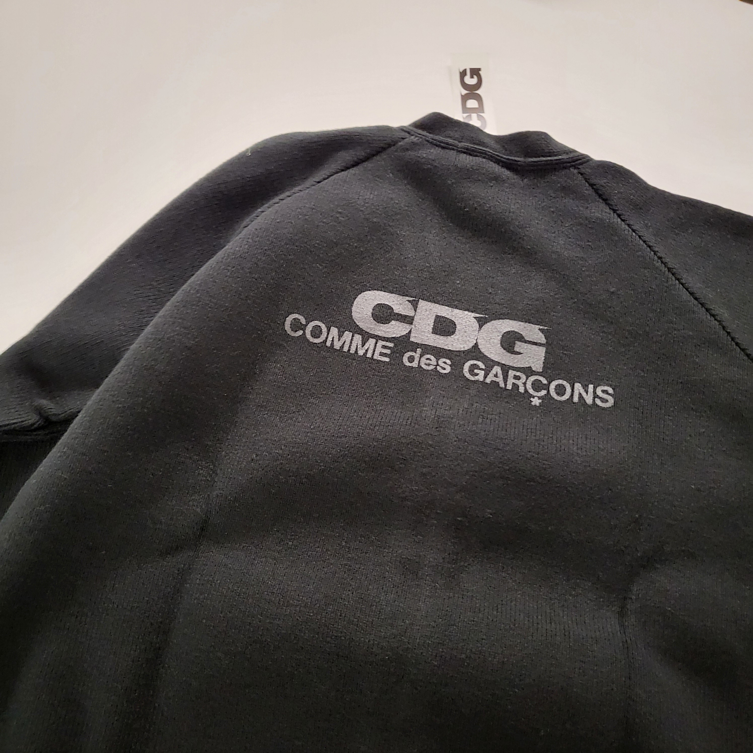 CDG V-Neck School Cardigan Black 착용 스타일
