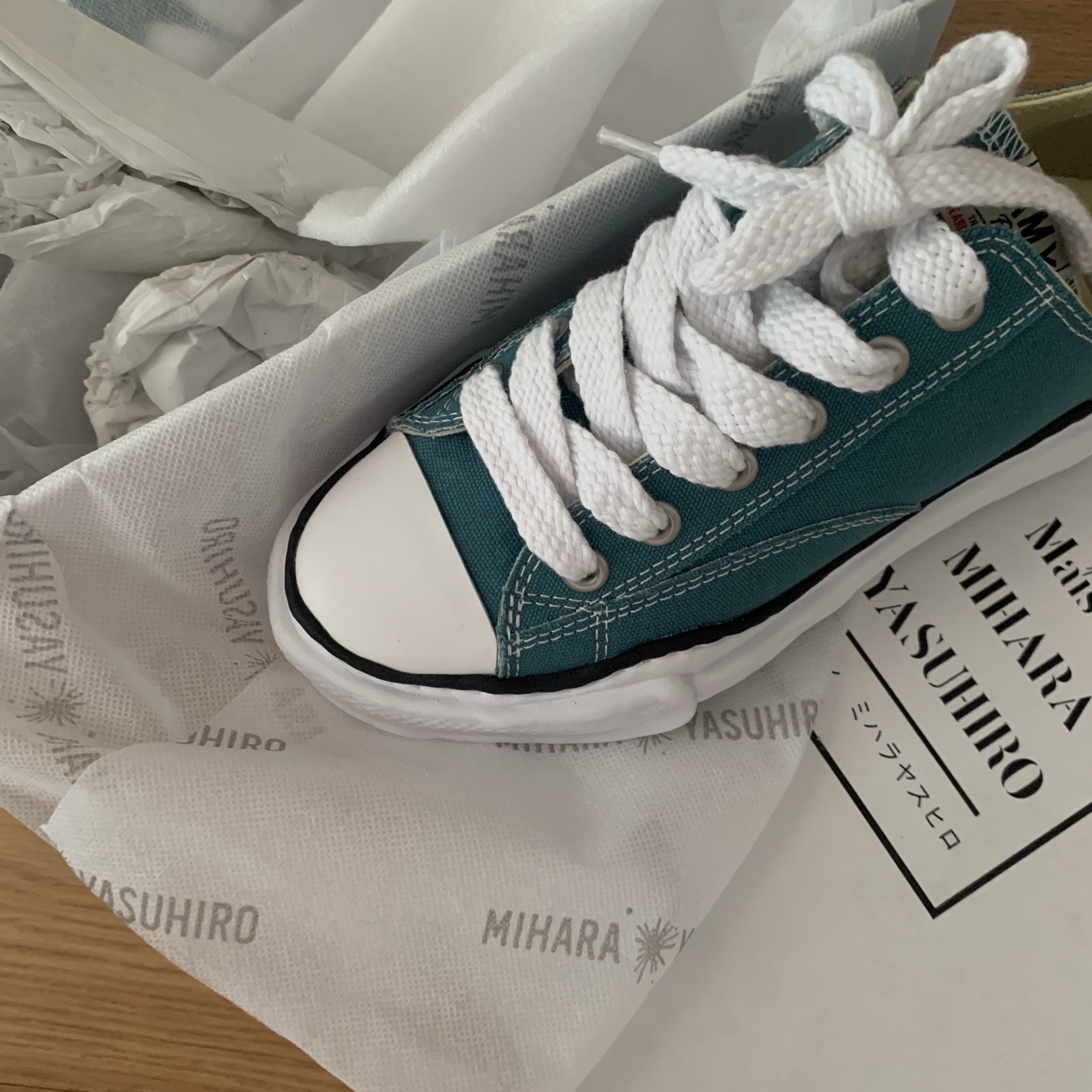 Maison Mihara Yasuhiro Peterson OG Sole Canvas Low Sneakers Blue 착용 스타일