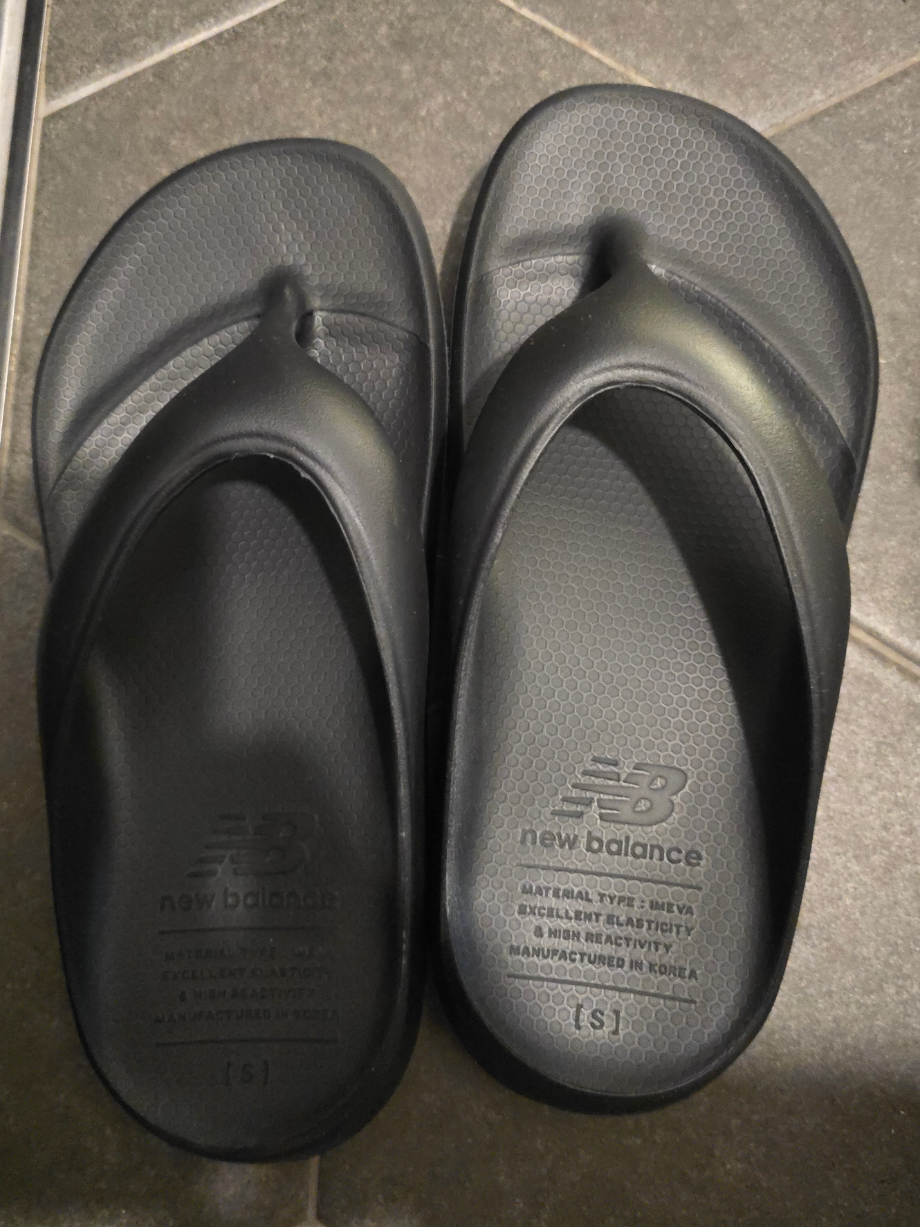 New Balance Flip Flop Black 착용 스타일