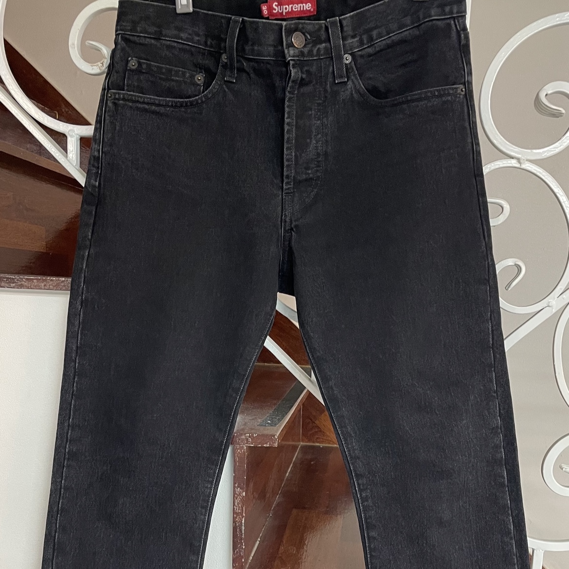 Supreme Stone Washed Black Slim Jean Wahsed Black - 23FW 착용 스타일 - 1
