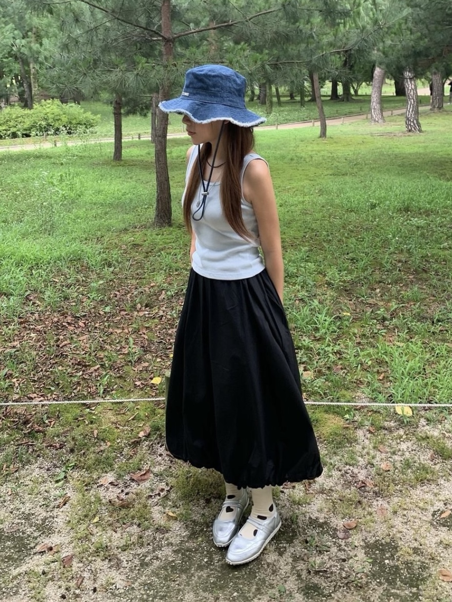 Jacquemus Le Bob Artichaut Bucket Hat Gradient Blue 착용 스타일