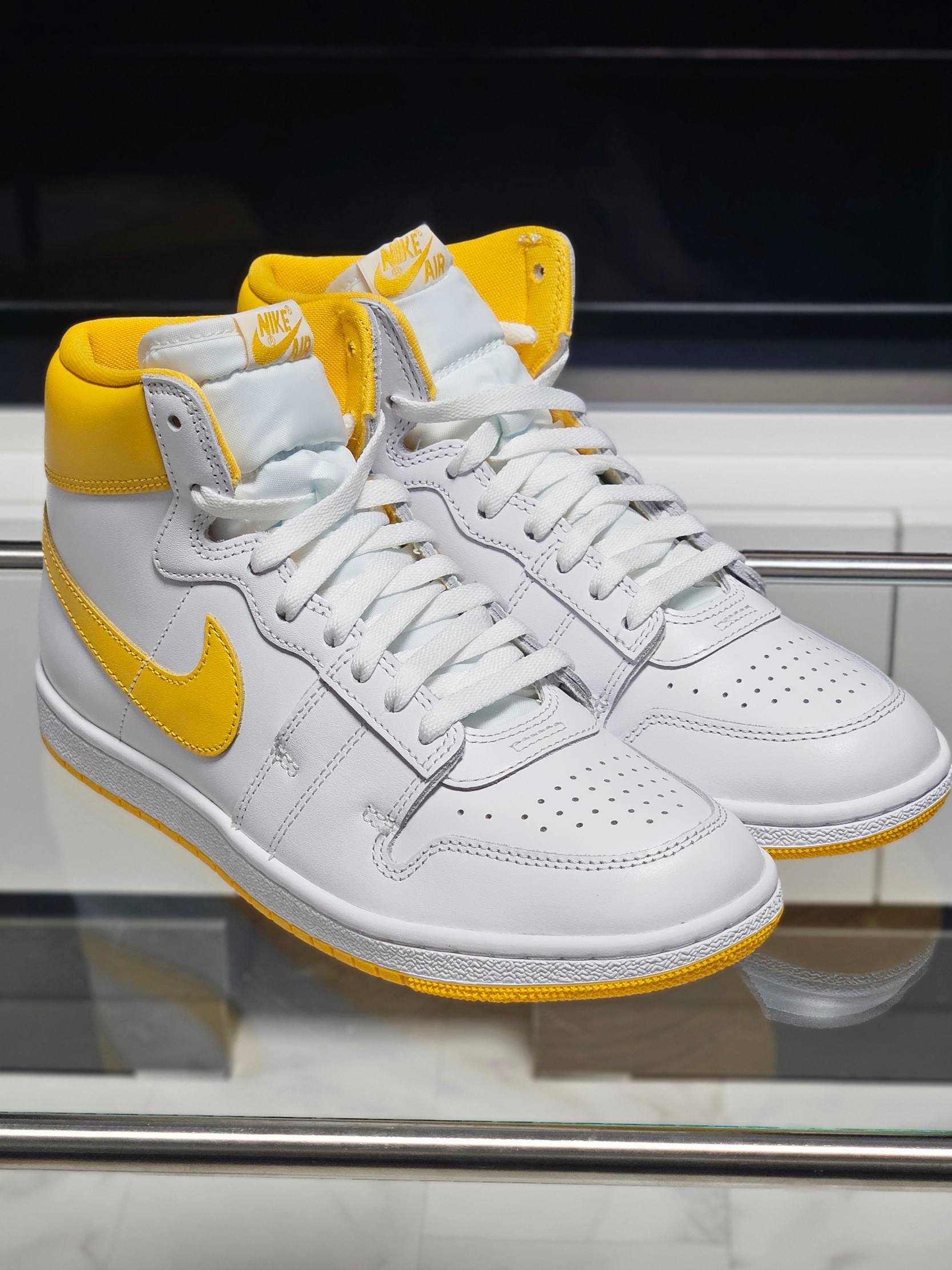 Jordan Air Ship SP White University Gold 착용 스타일 - 4