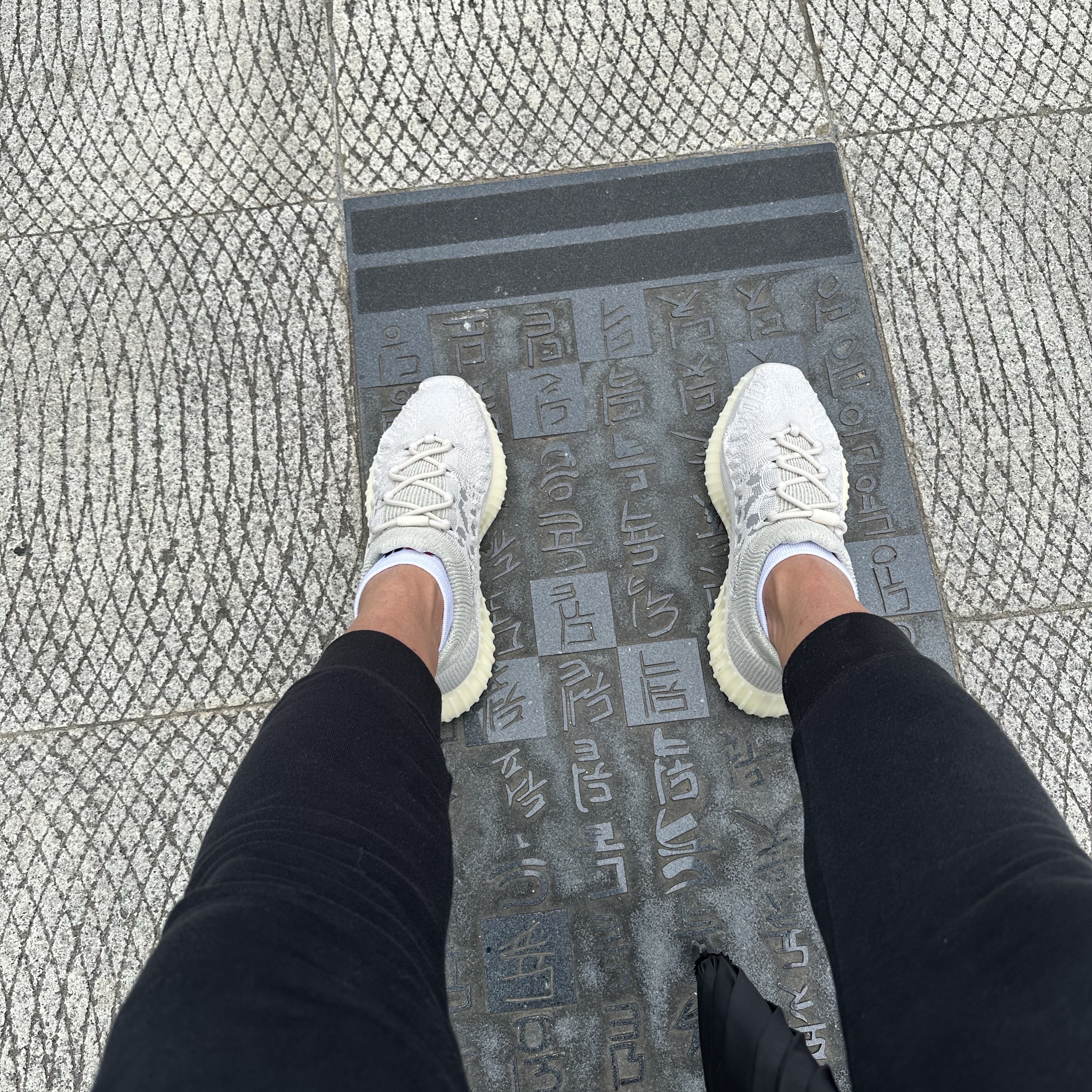 Adidas Yeezy 350 V2 CMPCT Slate Bone 2022/2023 착용 스타일