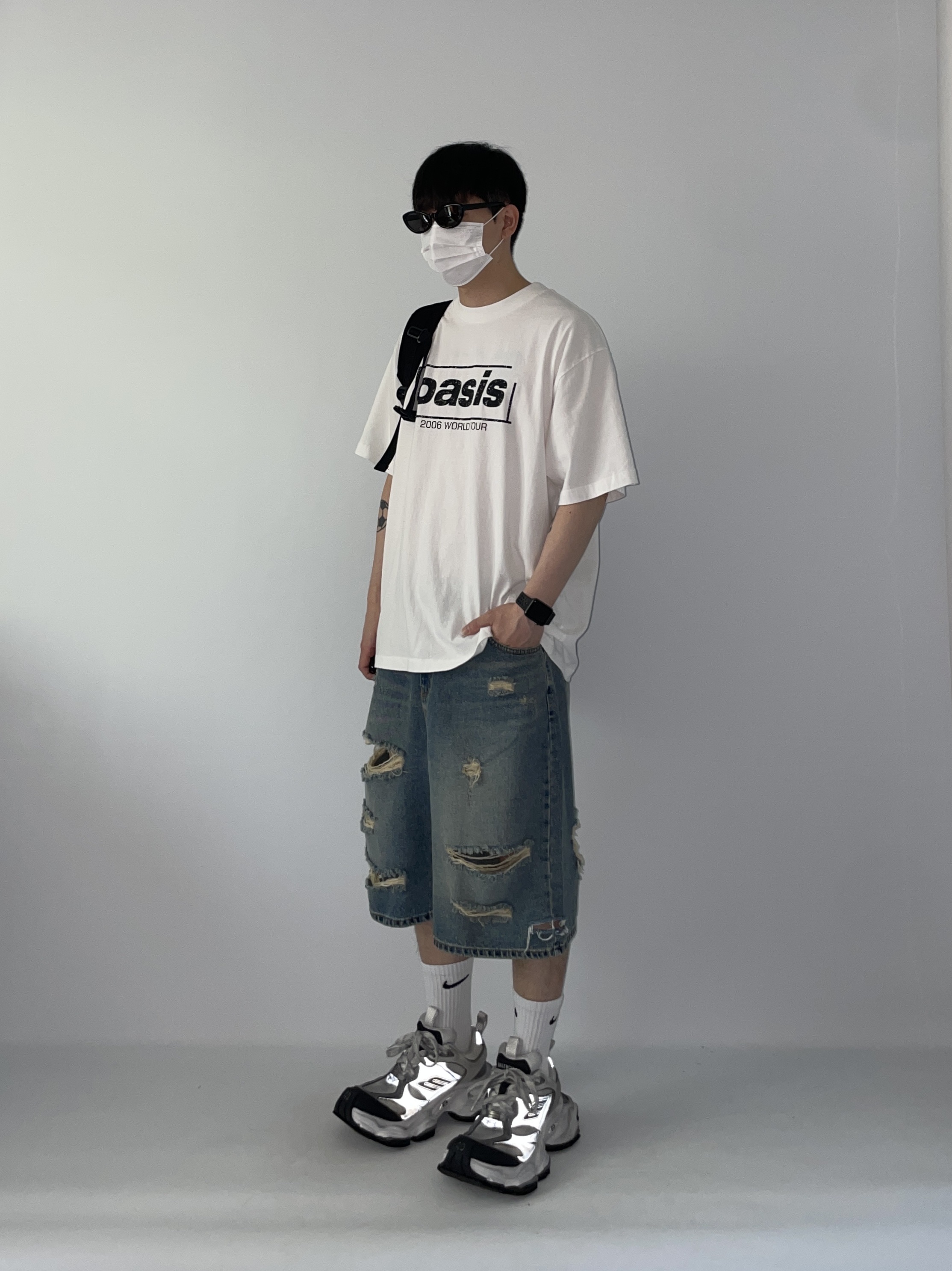 Balenciaga Cargo Sneakers White Grey 착용 스타일 - 1