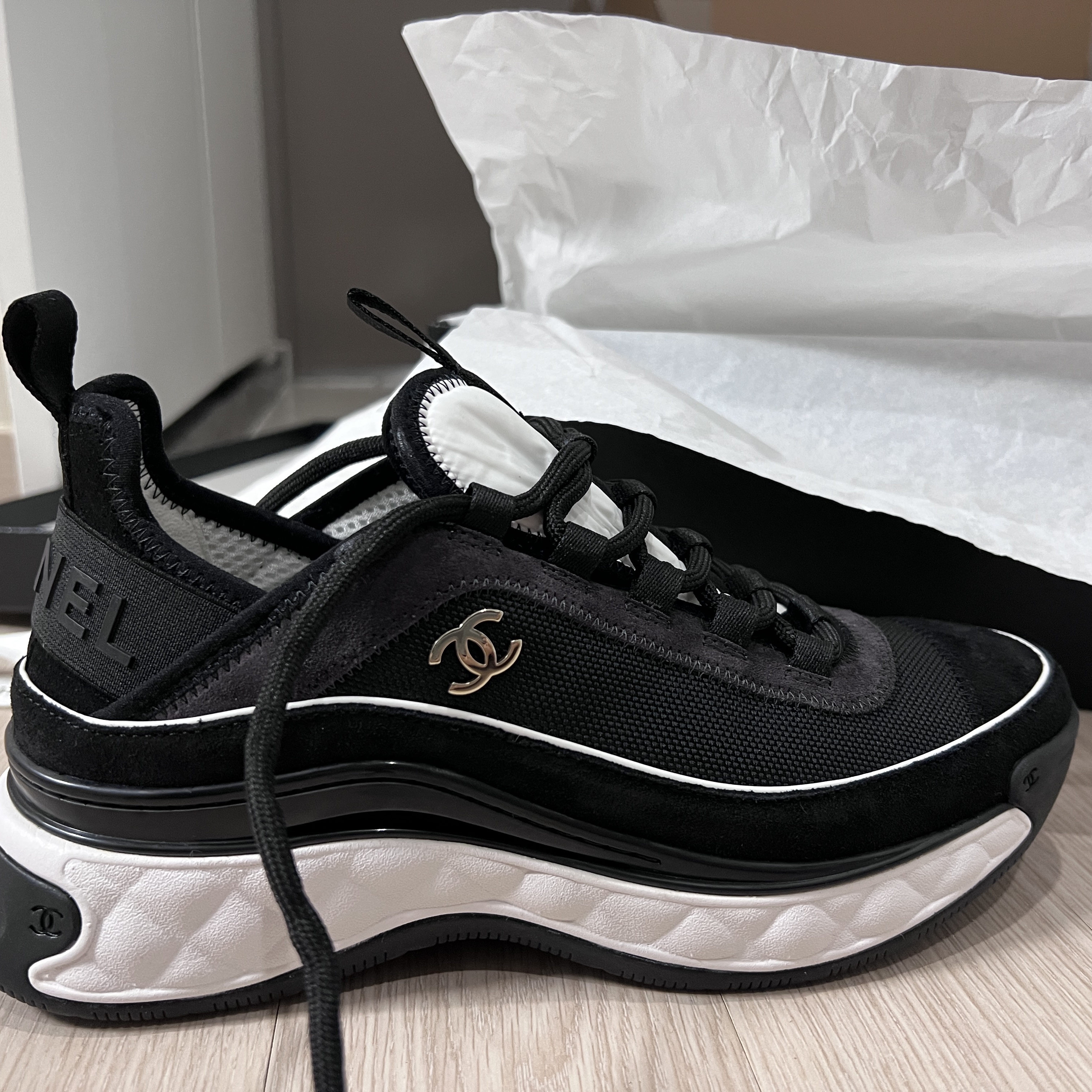 (W) Chanel Mixed Fibers Sneakers Fabric Suede Calfskin & Black 착용 스타일 - 1