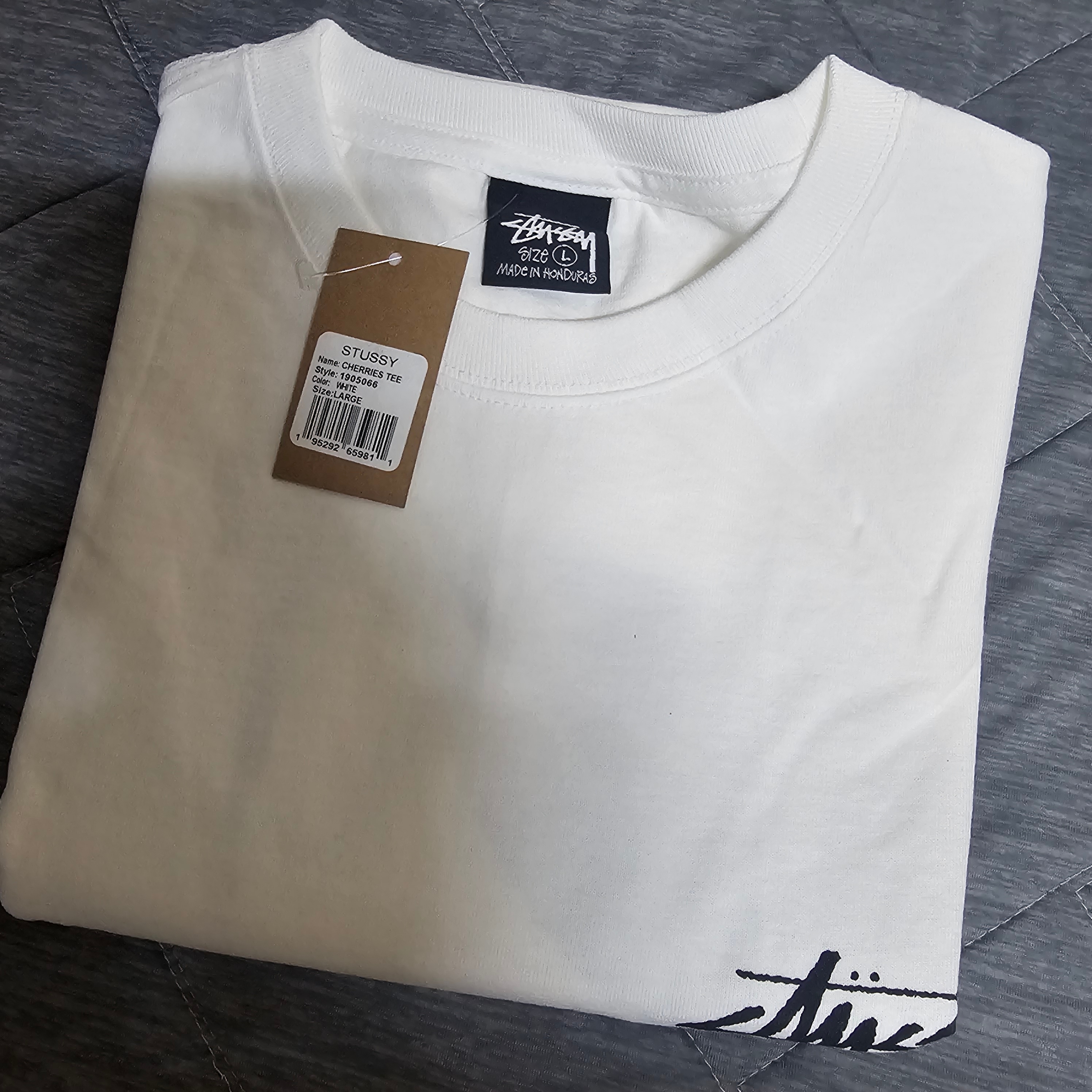 Stussy Cherries T-Shirt White 착용 스타일