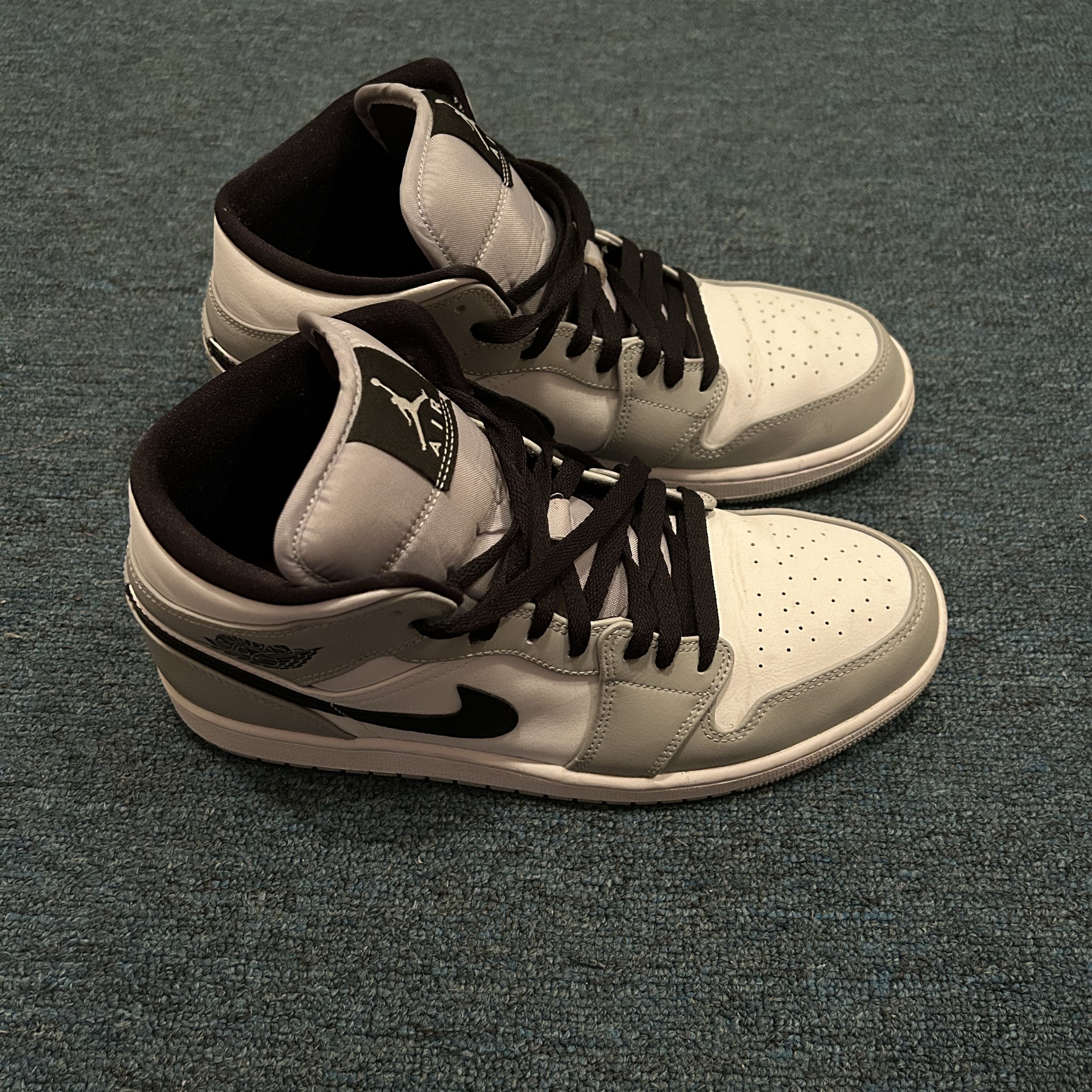 Jordan 1 Mid Light Smoke Grey 착용 스타일