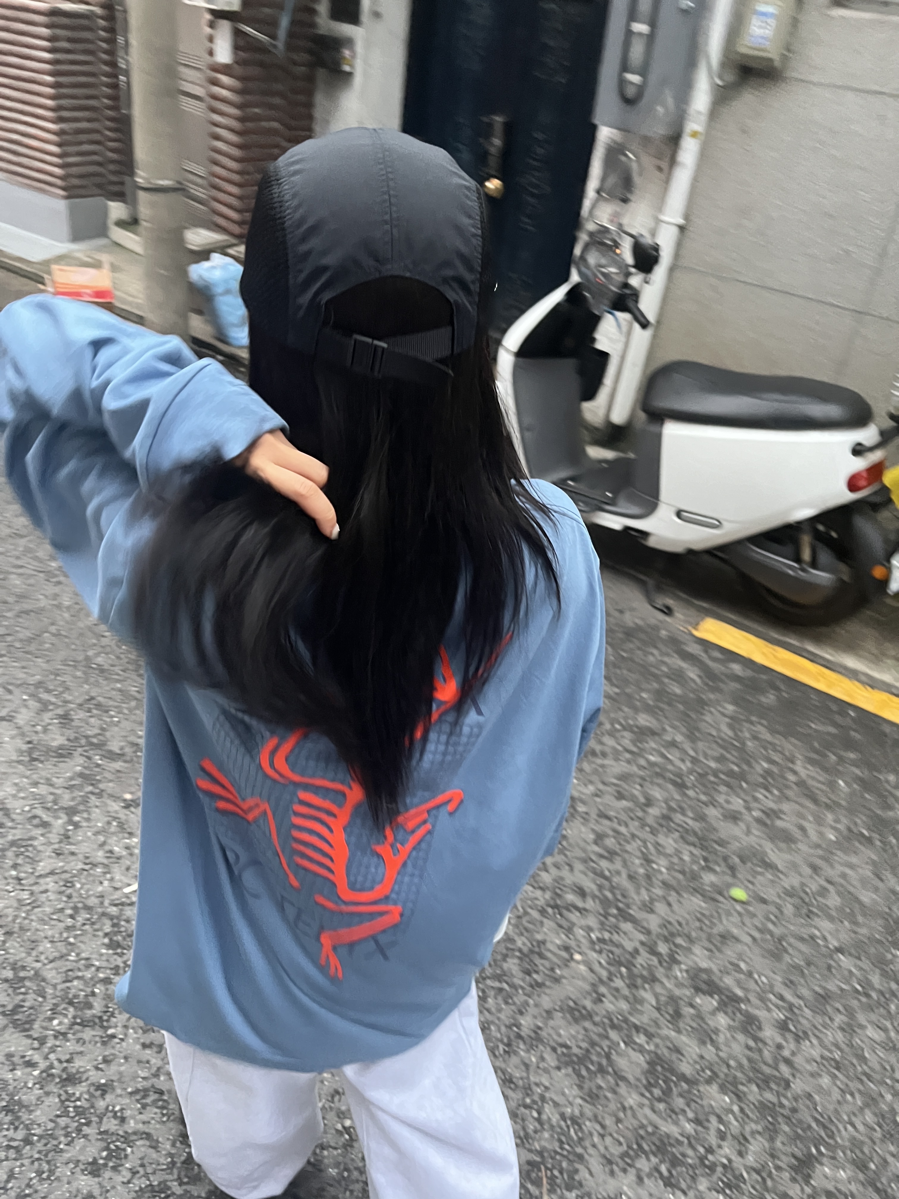 Arc'teryx Arc'Multi Bird Logo LS T-Shirt Stone Wash, Supreme Mesh Side Panel Camp Cap Black - 24SS 착용 스타일