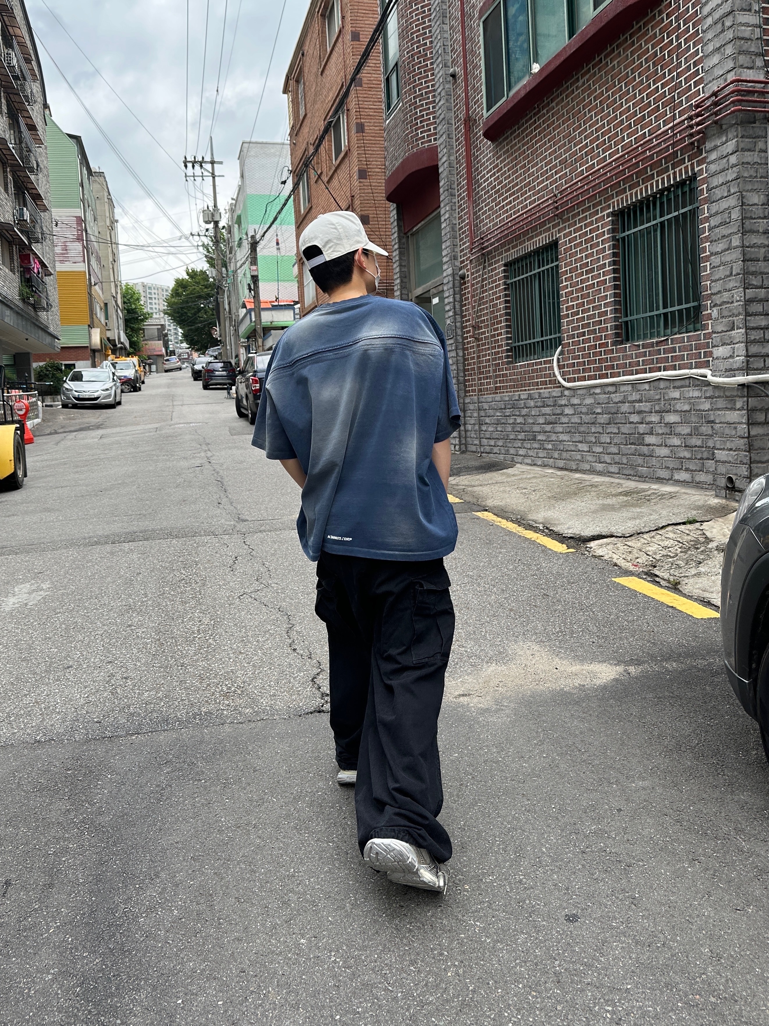 Nonnod Back Detail T-shirt Washed Navy 착용 스타일 - 4