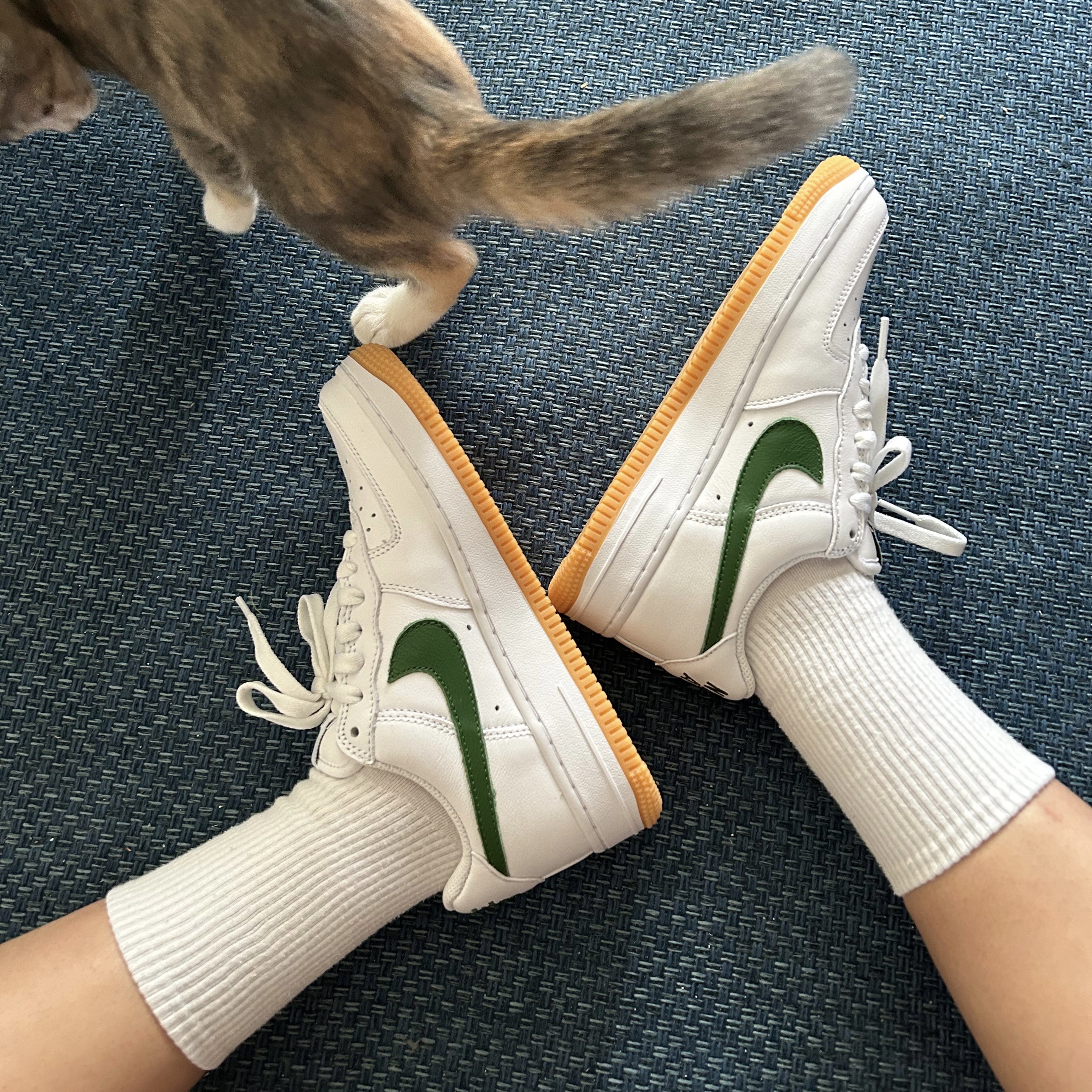 Nike Air Force 1 Low Retro Color of the Month White Forest Green 착용 스타일 - 2