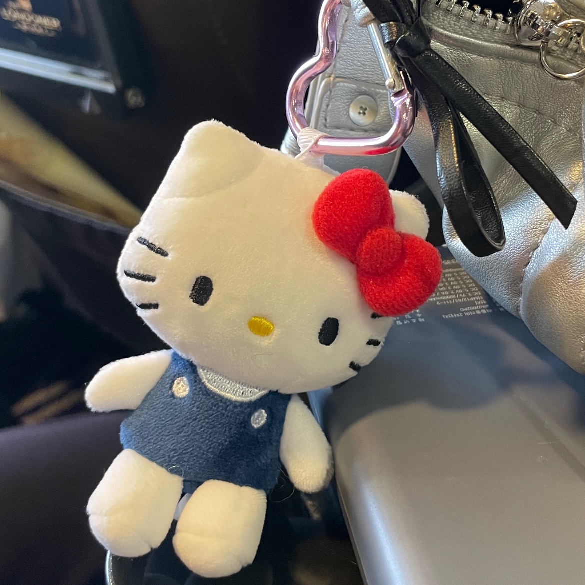 Sanrio Hello Kitty Mini Mascot Holder 착용 스타일
