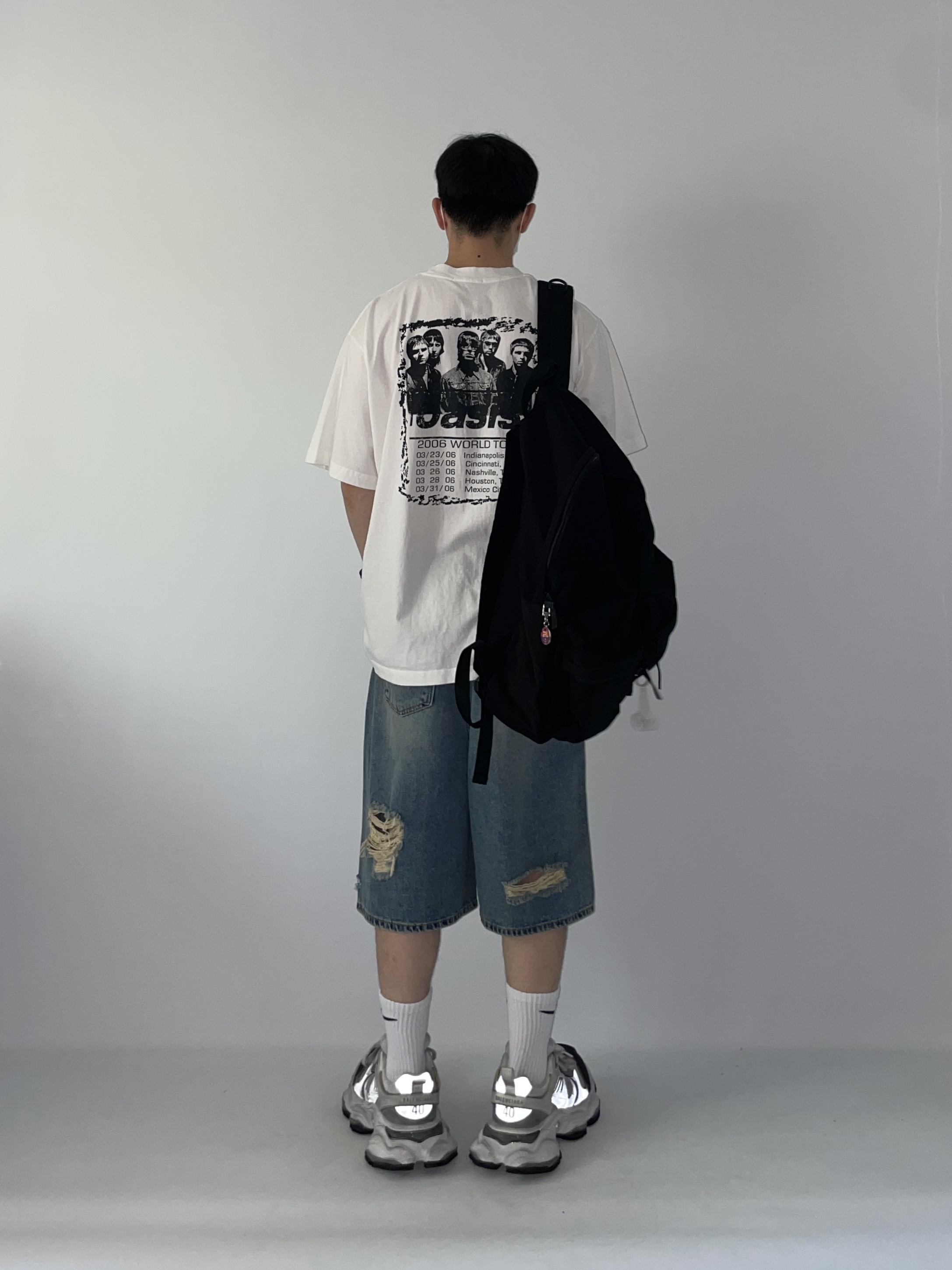 Balenciaga Cargo Sneakers White Grey 착용 스타일 - 4