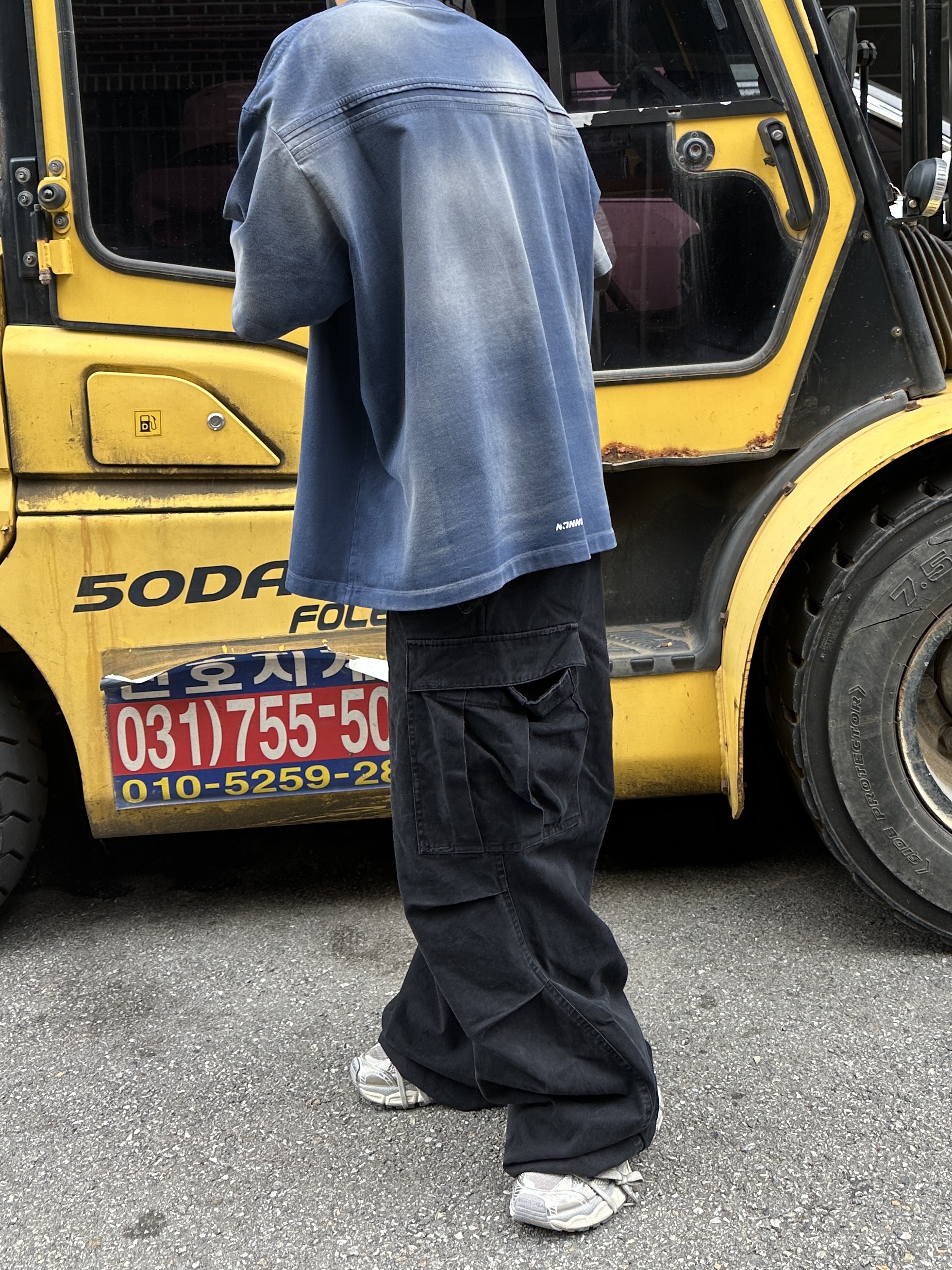 Nonnod Back Detail T-shirt Washed Navy 착용 스타일 - 2