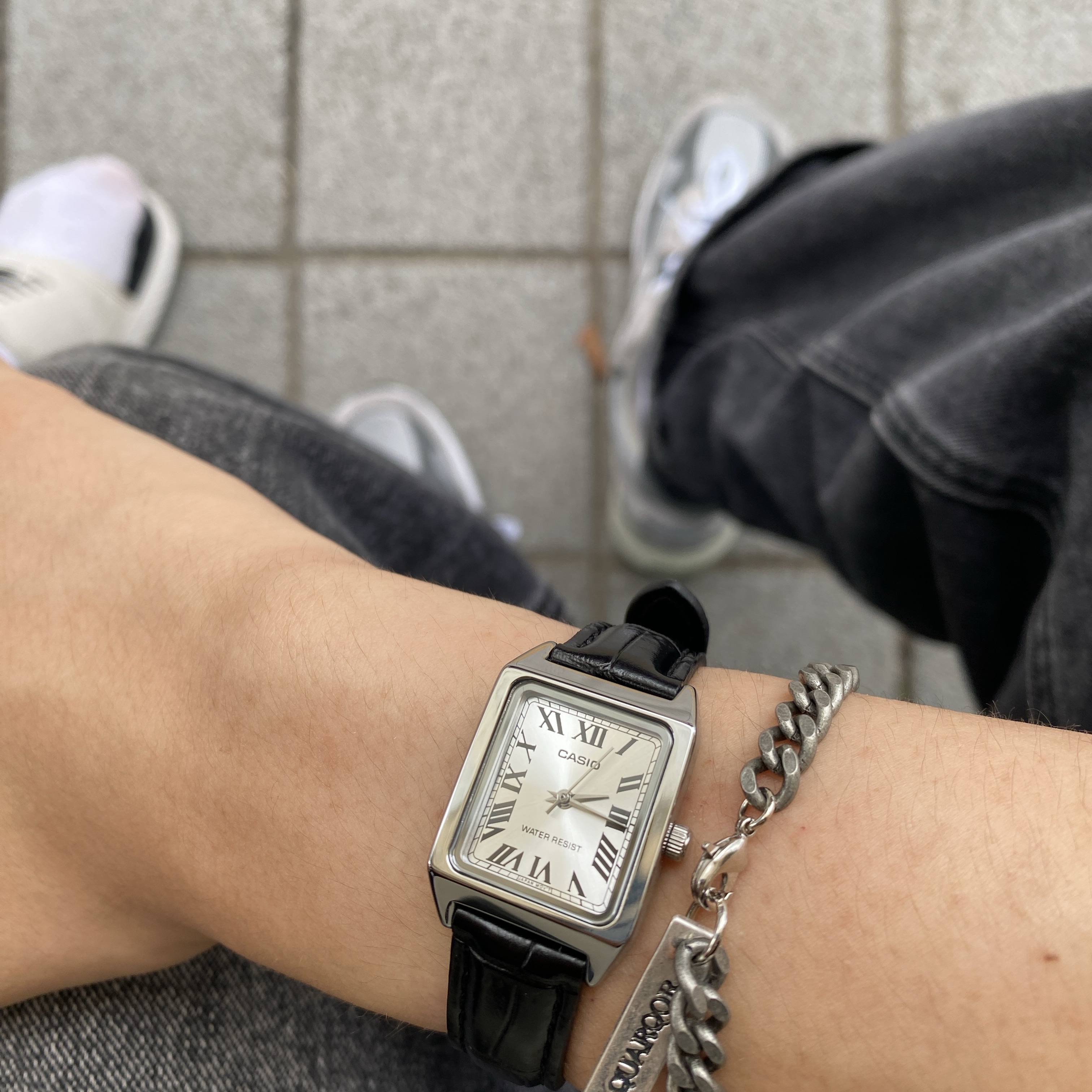 Casio LTP-V007L-7B1, New Balance 992 Made in USA Grey - D Standard 착용 스타일 - 1