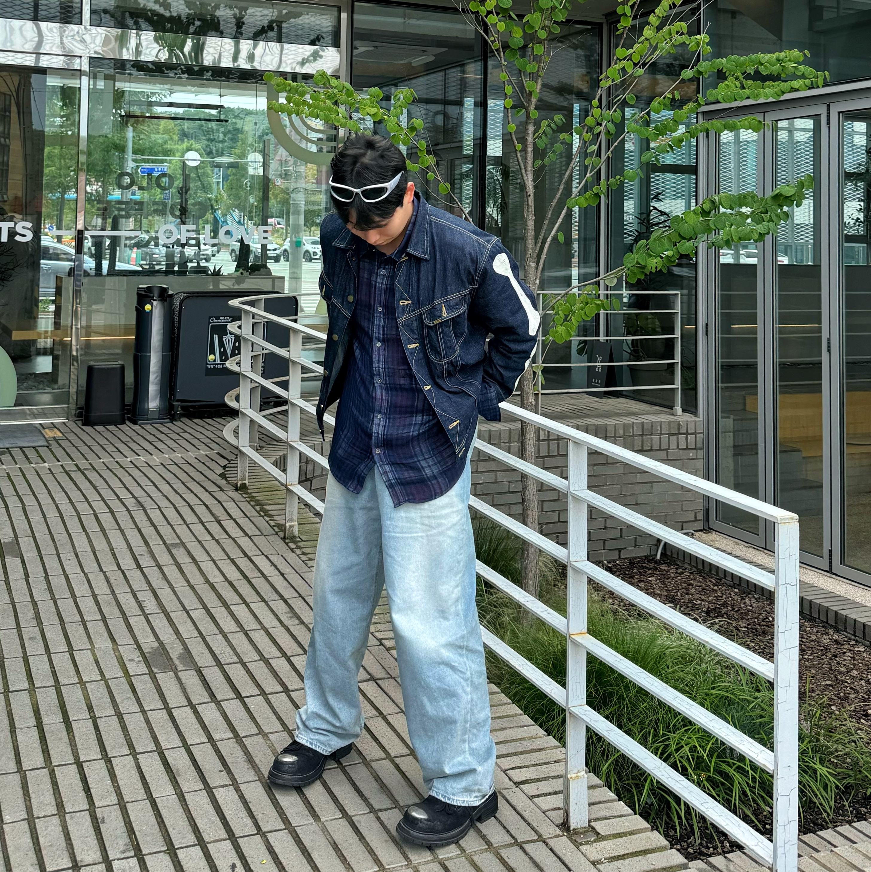 Kapital 11.5 oz. Denim Mexican Tuxedo Westerner Bone Jacket Indigo, Undermycar Mu.31 Anti Fxxking Logo Play Brush Washed Wide Jeans Sky Blue 착용 스타일 - 2
