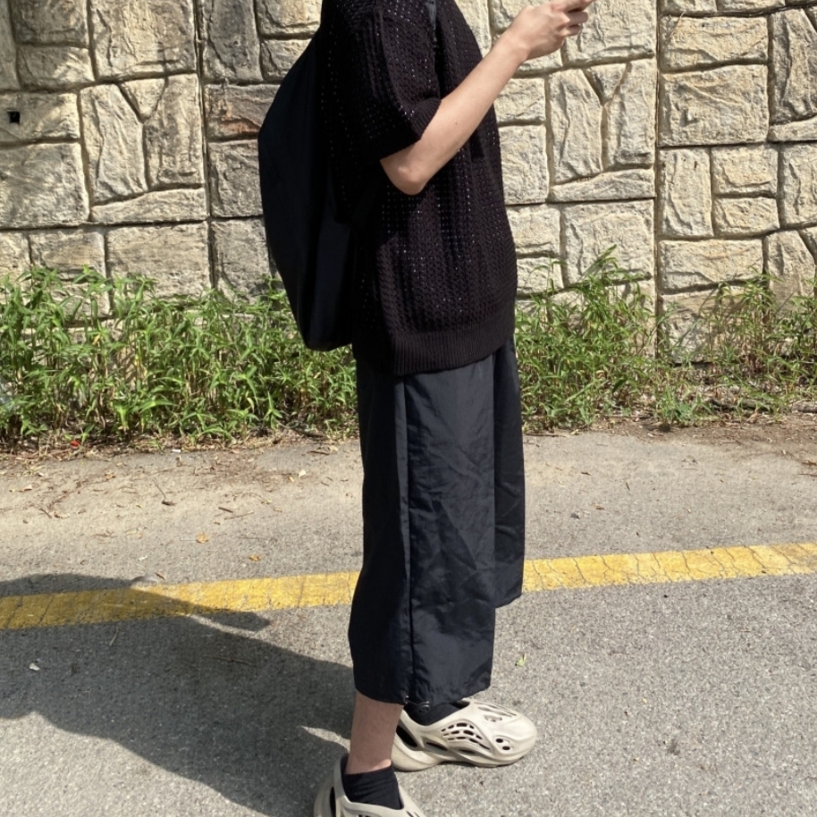 CDG Backpack Black, Adidas Yeezy Foam RNNR Sand 착용 스타일 - 4