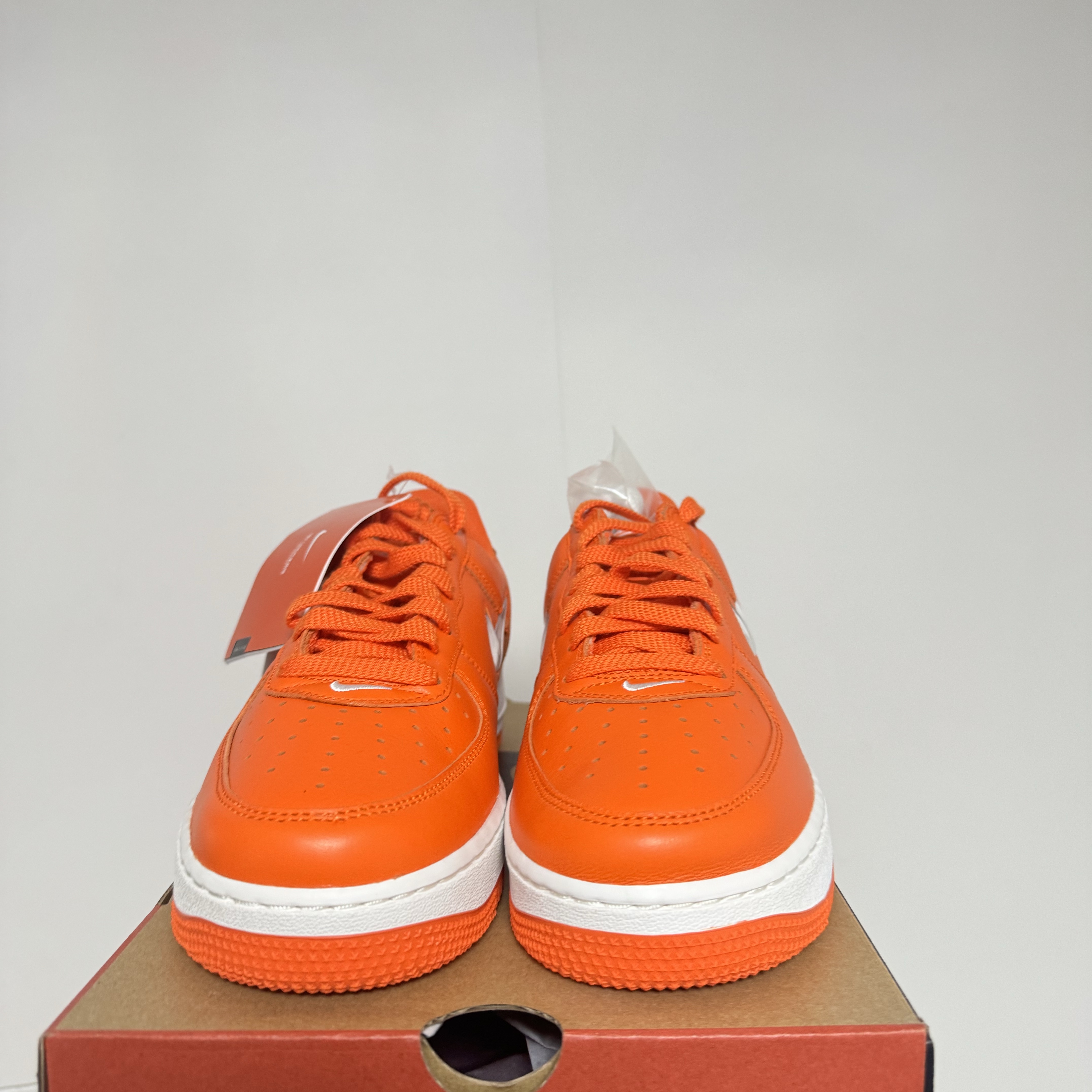 Nike Air Force 1 Low Retro Color of The Month Safety Orange 착용 스타일