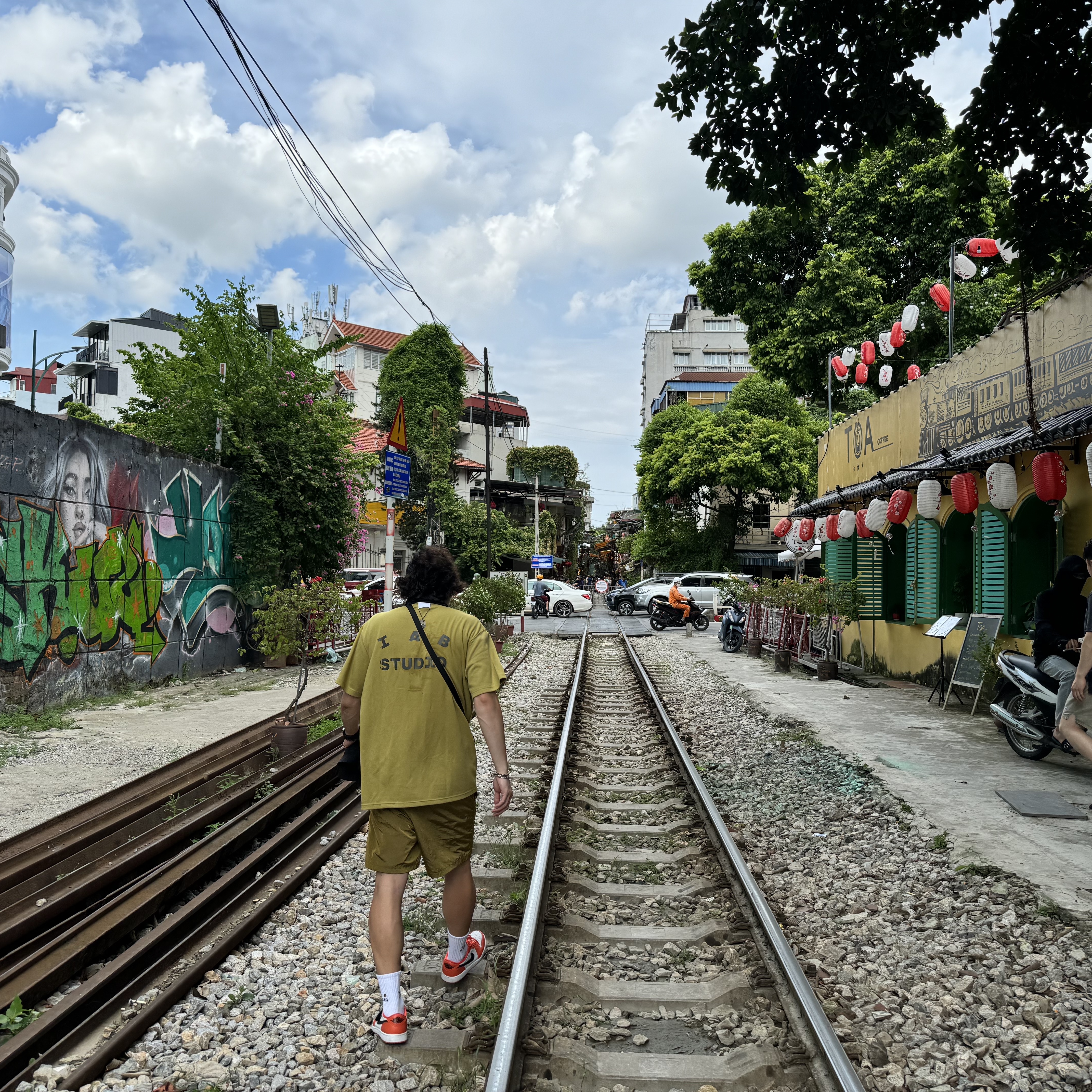 IAB Studio x D.P. T-Shirt Olive Green, Nike x Stussy Bucket Hat Black 착용 스타일 - 3