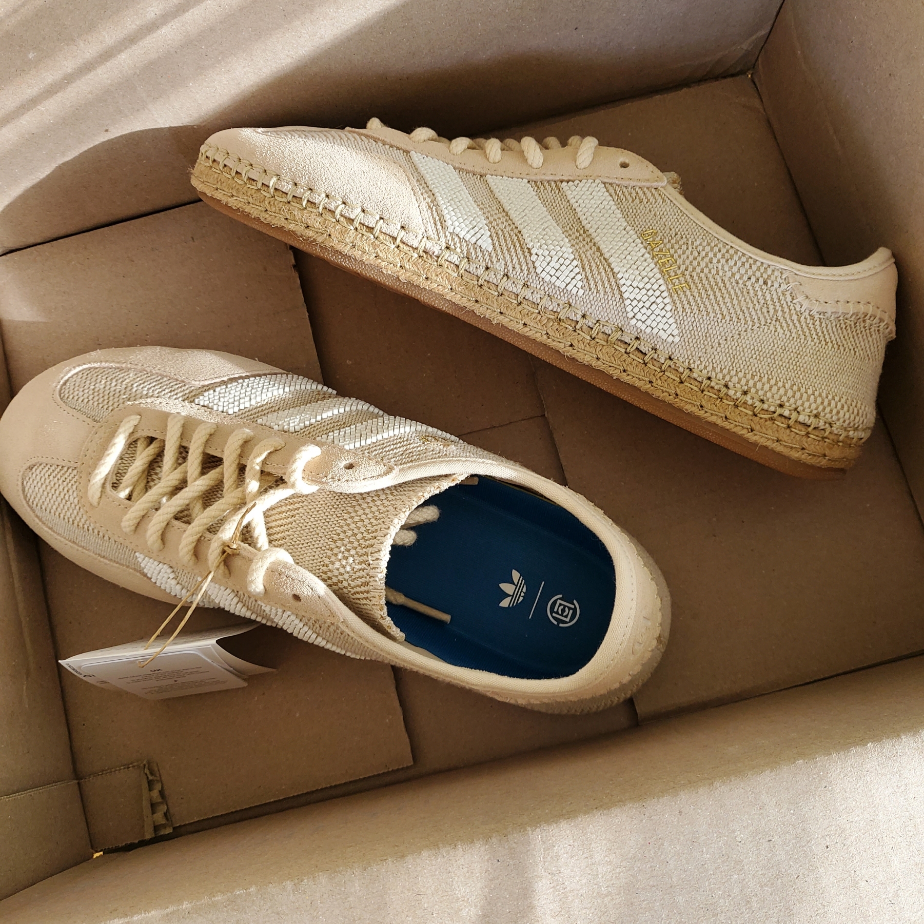 Adidas x Clot Gazelle Halo Ivory Cloud White 착용 스타일