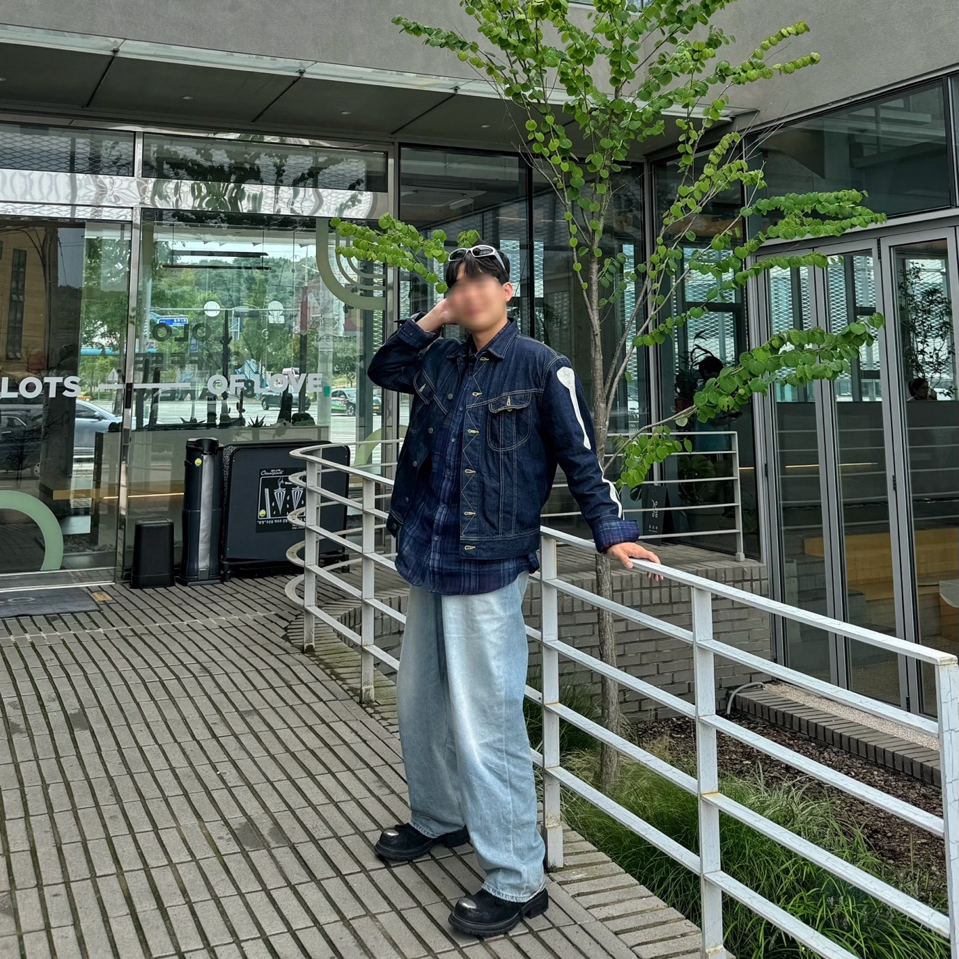 Kapital 11.5 oz. Denim Mexican Tuxedo Westerner Bone Jacket Indigo, Undermycar Mu.31 Anti Fxxking Logo Play Brush Washed Wide Jeans Sky Blue 착용 스타일 - 3
