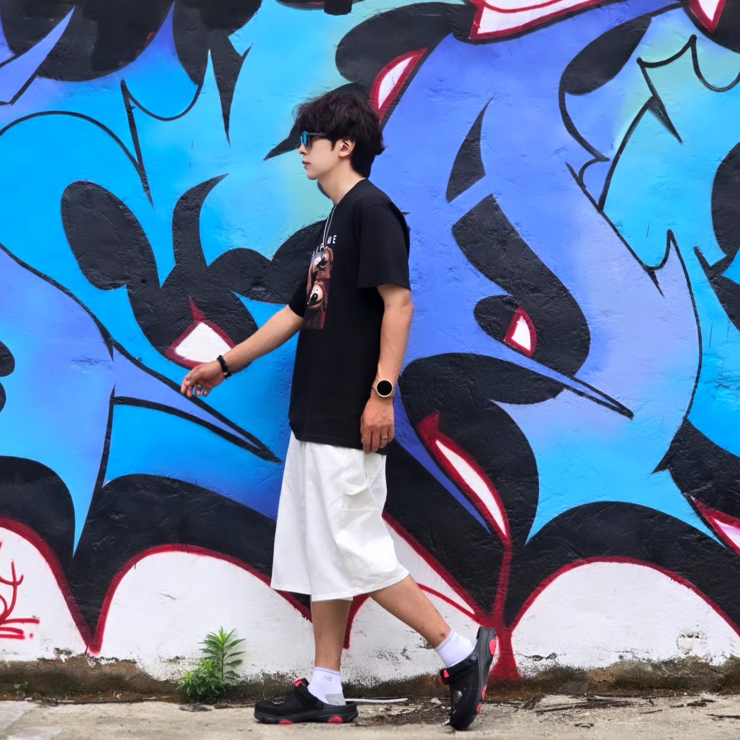 Supreme Rowlf T-Shirt Black - 24SS, Crocs x Staple Classic All Terrain Clog Black 착용 스타일 - 2