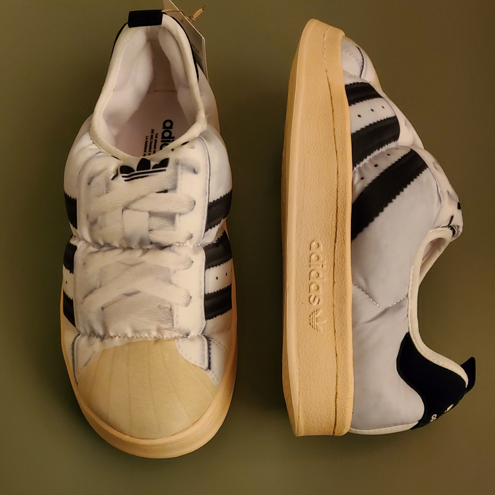 Adidas Puffylette Superstar Cloud White 착용 스타일