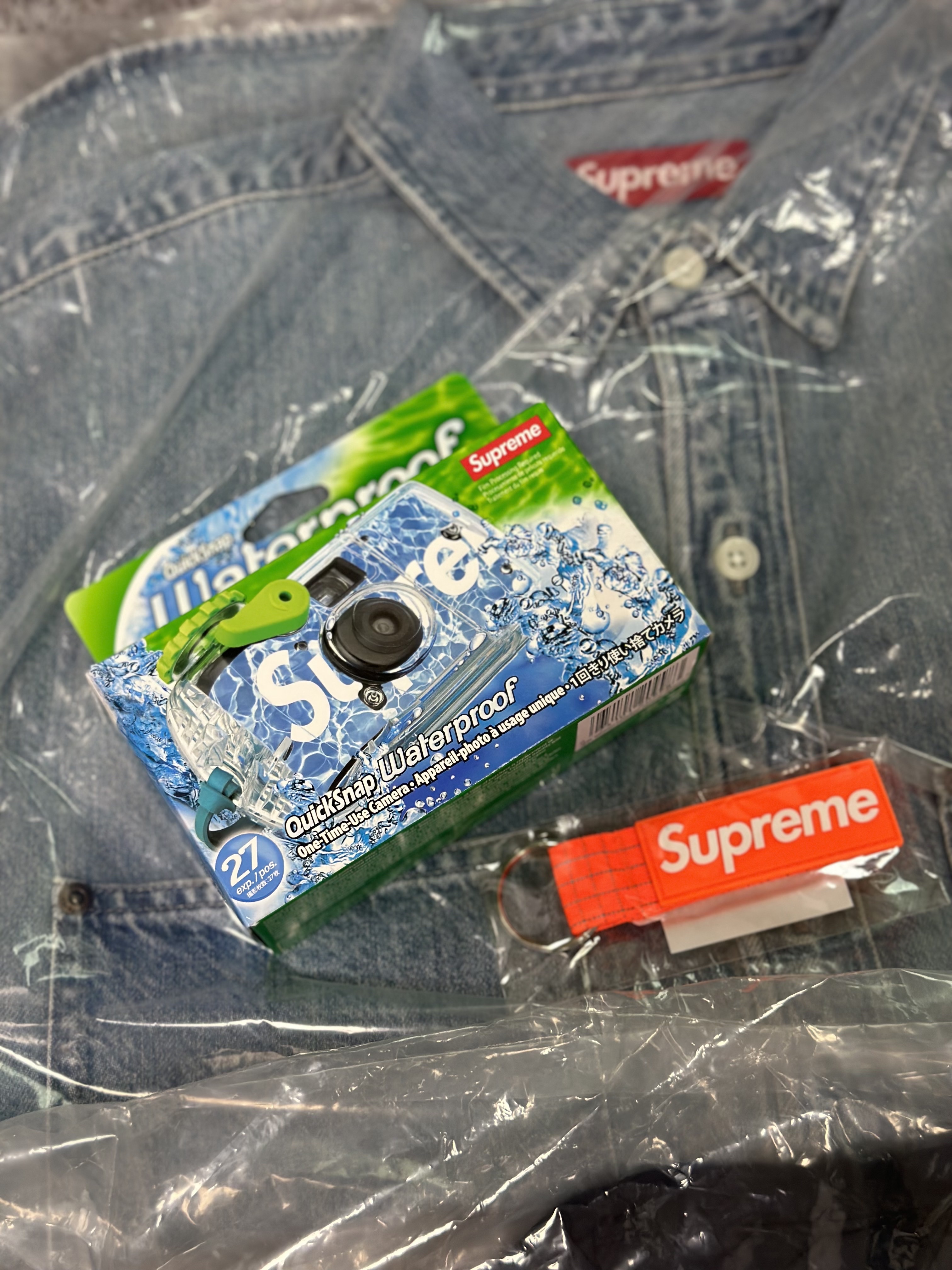 Supreme Ripstop Keychain Orange - 24SS, Supreme Loose Fit S/S Denim Painter Shirt Washed Blue - 24SS 착용 스타일