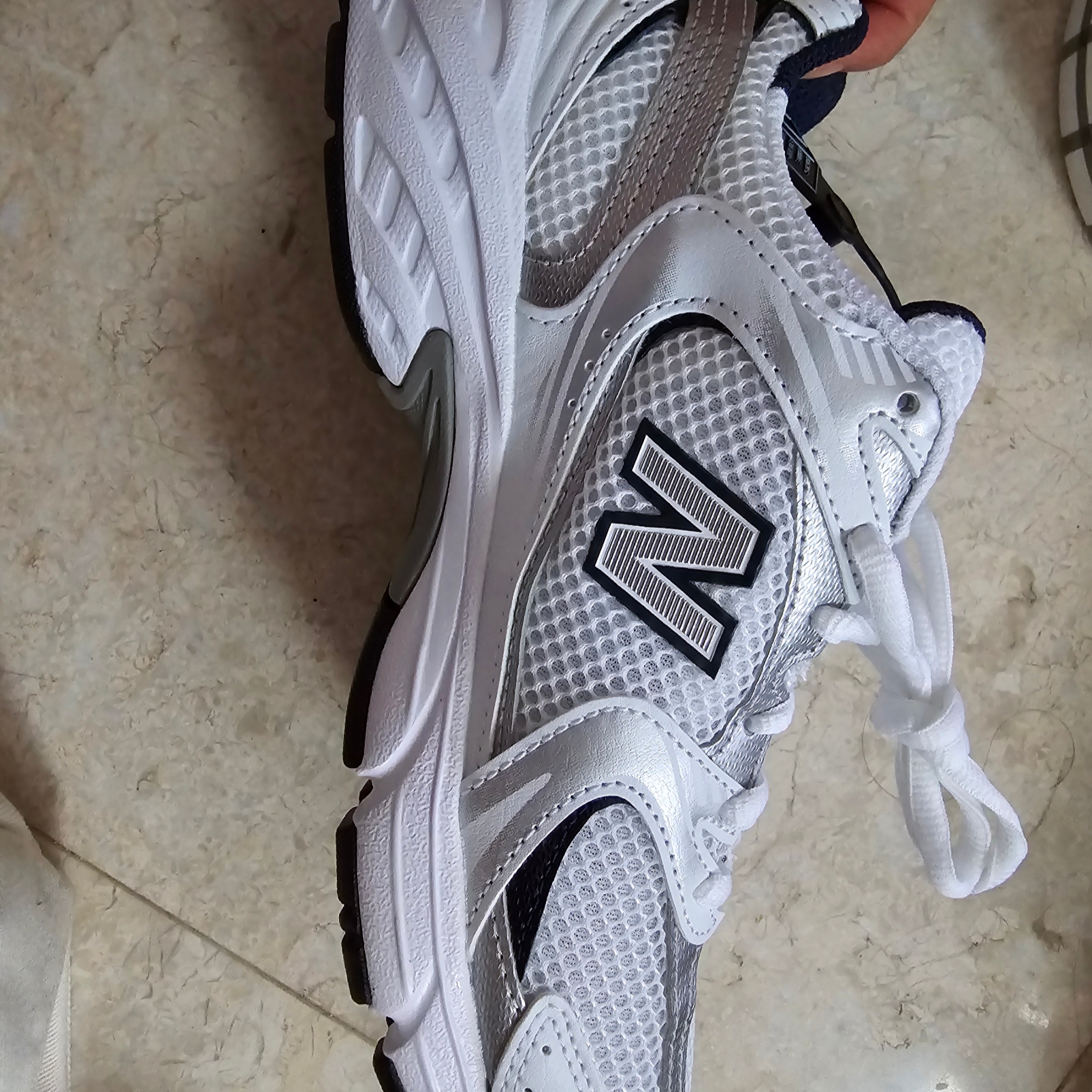 New Balance 530 White 착용 스타일