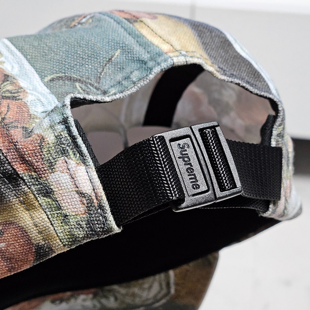 Supreme Strawberries Camp Cap Multicolor - 23SS 착용 스타일 - 5