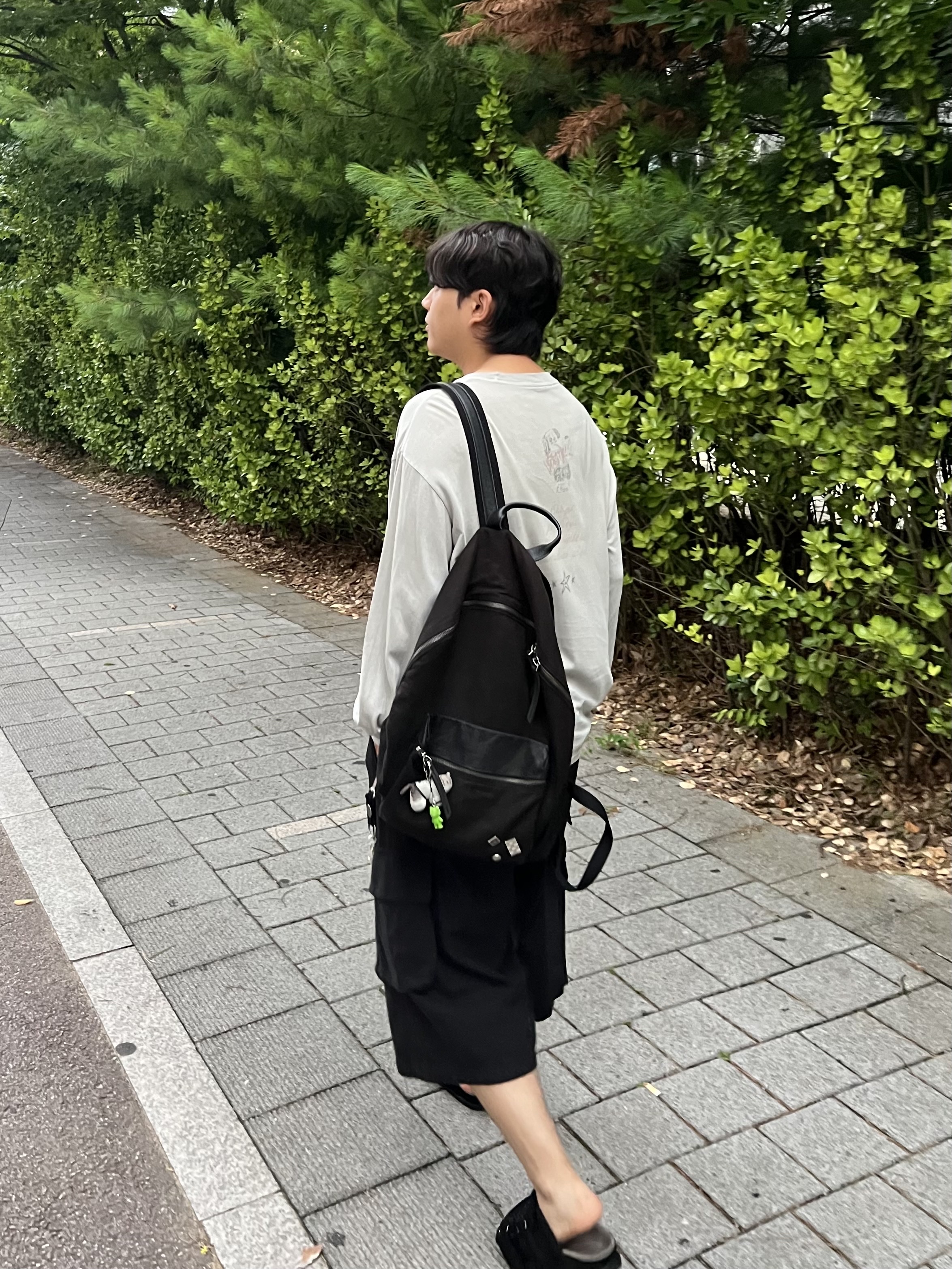 Polyteru Human Index index 1/2 Cargo Pants Black, [프리오더] Polyteru Jumbo Slippers Black 착용 스타일 - 1