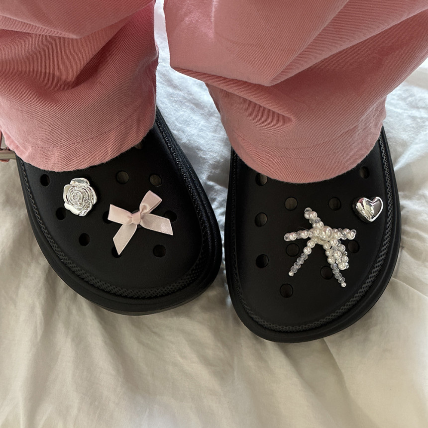 (W) Crocs Classic Platform Clog Black, Crocs Classic Crush Clog Black 착용 스타일 - 3