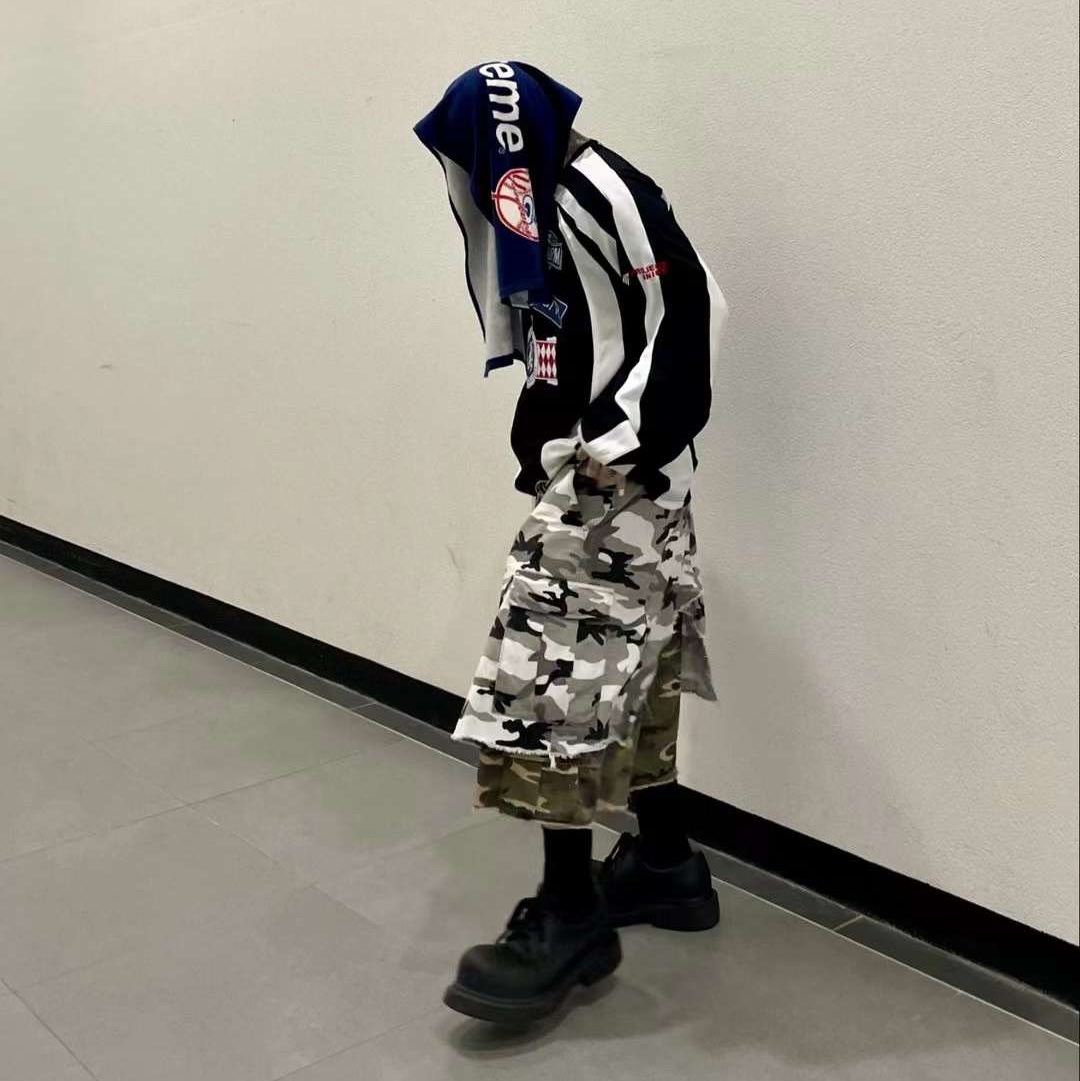 Project G/R x MFM333. Layered Skirt Camo Cargo Shorts Multi Camo 착용 스타일