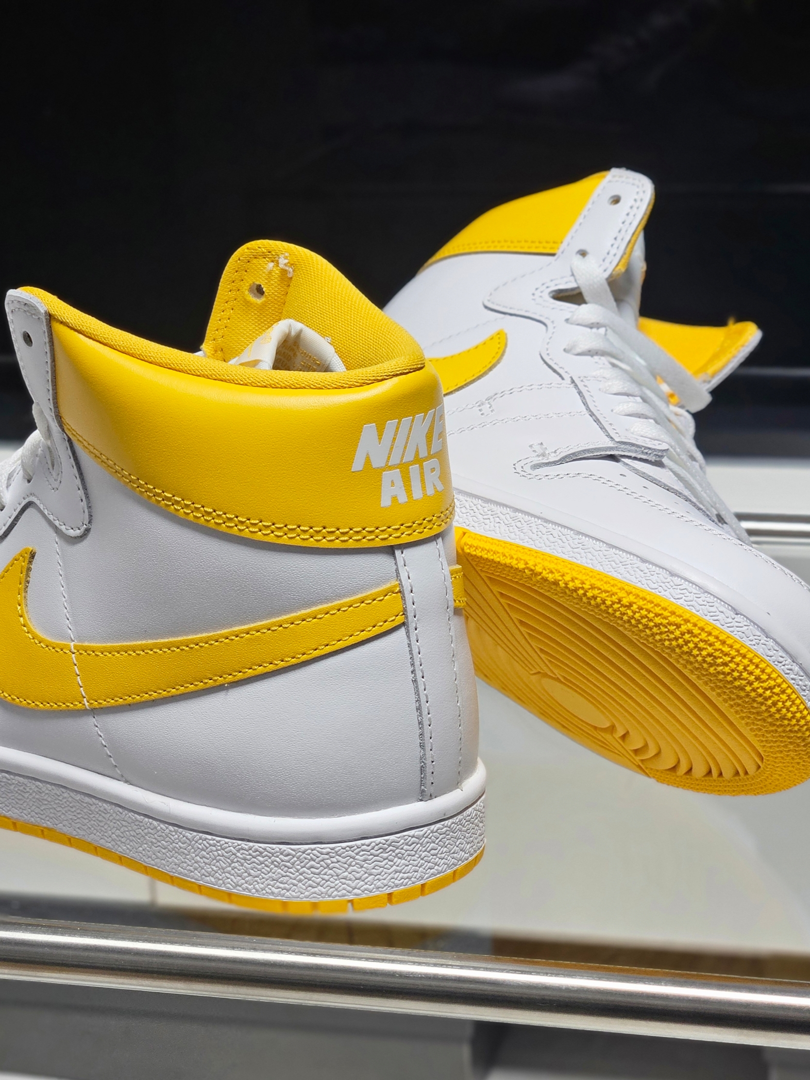 Jordan Air Ship SP White University Gold 착용 스타일 - 2