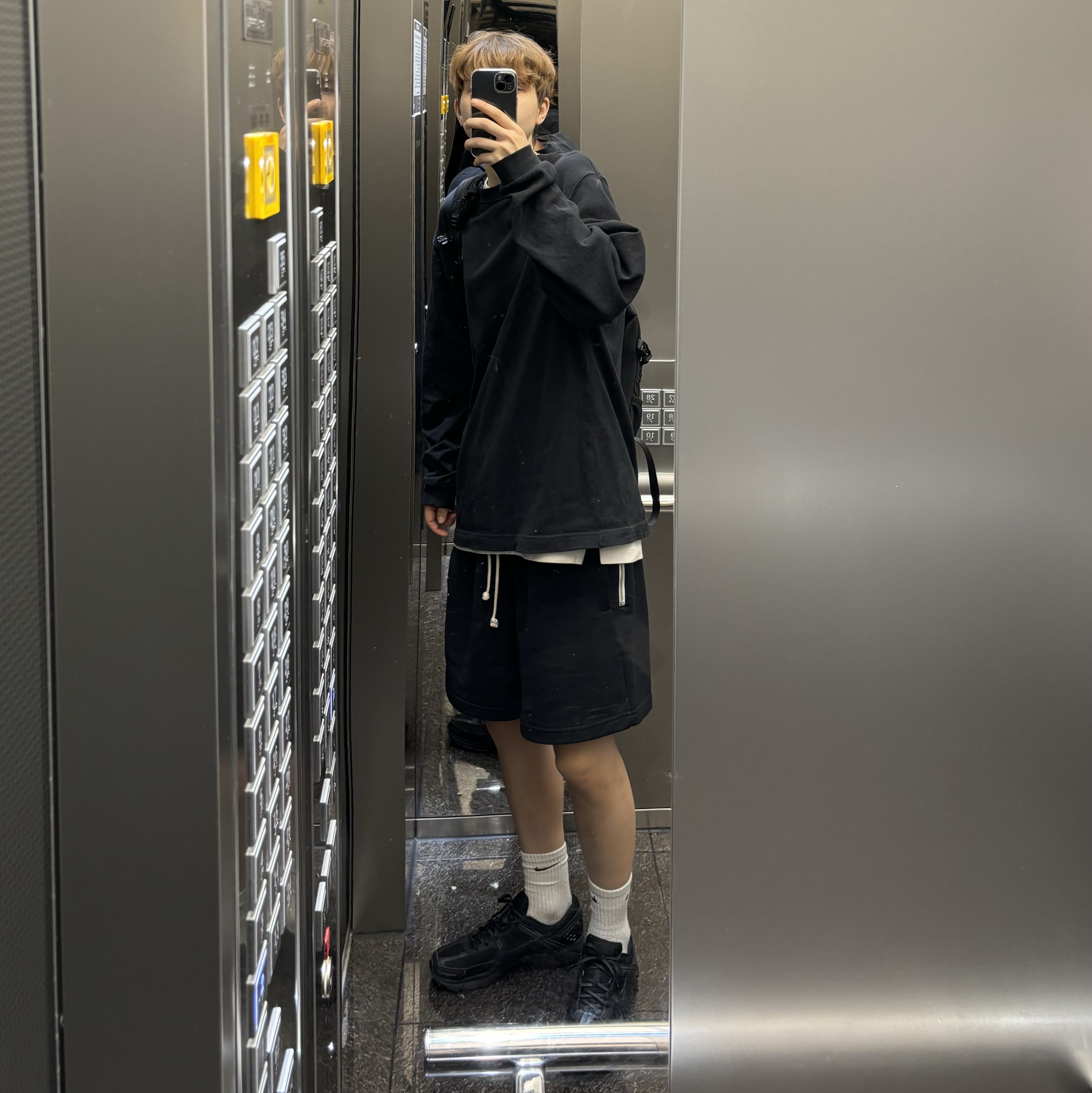 Nike Zoom Vomero 5 SP Black, Nike Everyday Lightweight Training Crew Socks White (3 Pack/Korean Ver.) 착용 스타일