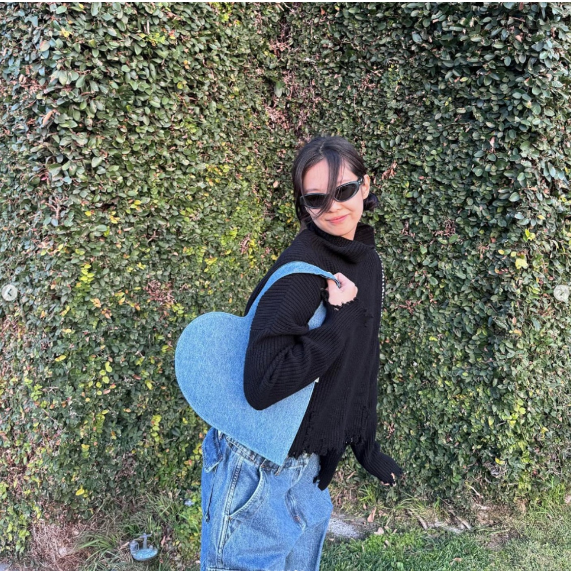 Coperni Denim Mini Heart Tote Bag Washed Blue 착용 스타일