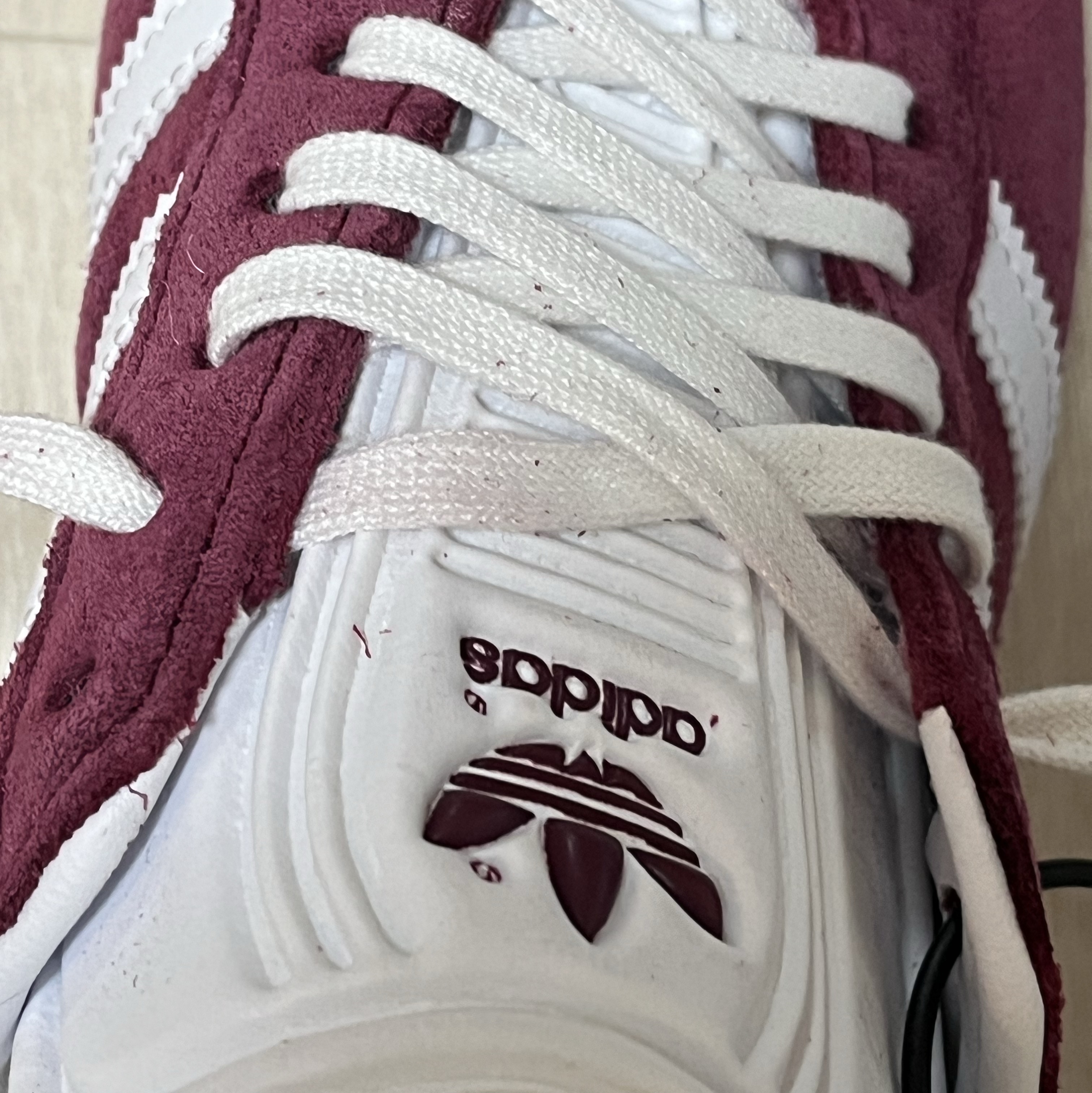 Adidas Gazelle Collegiate Burgundy 착용 스타일 - 2