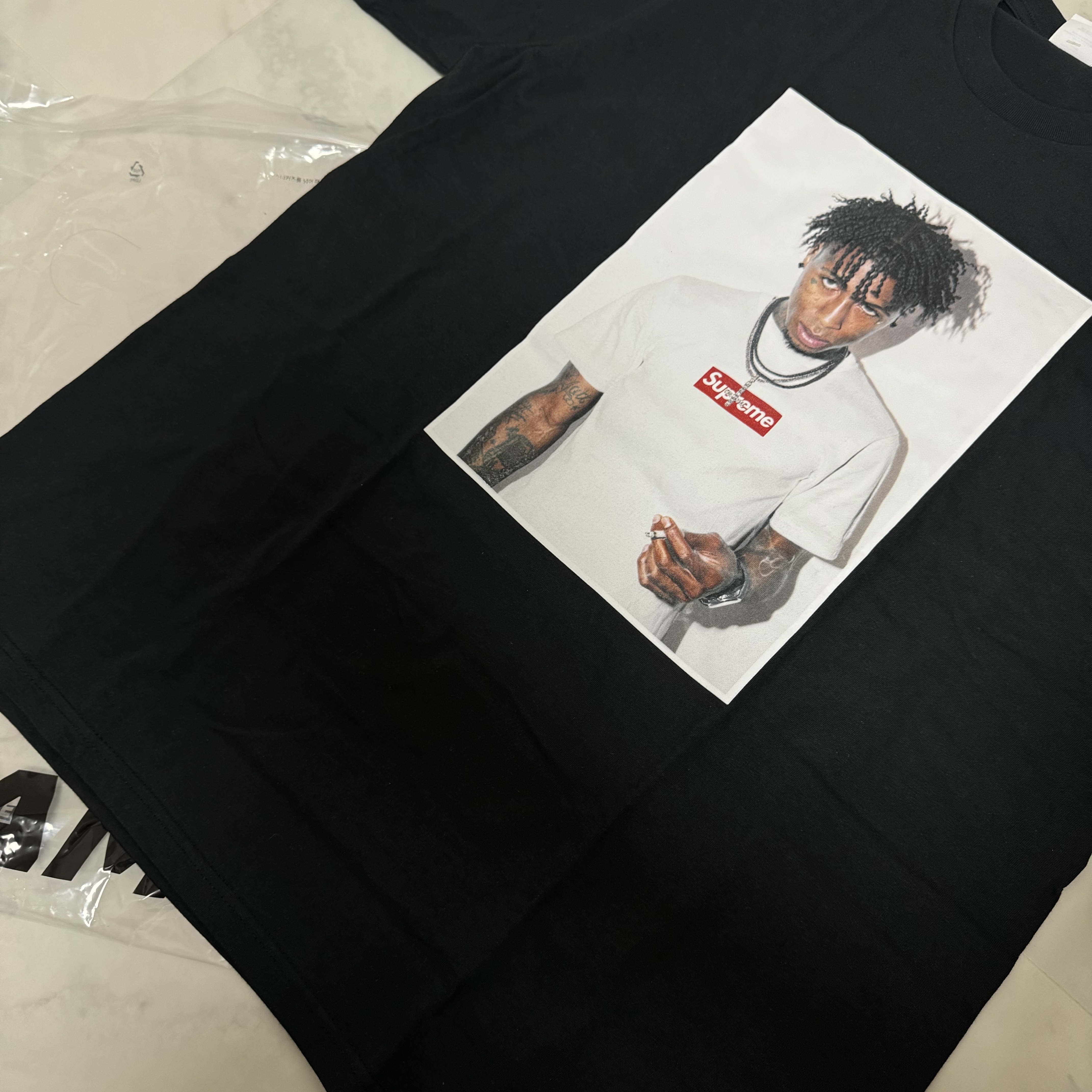Supreme NBA Youngboy T-Shirt Black - 23FW, (W) Nike Shox R4 Black 착용 스타일 - 5