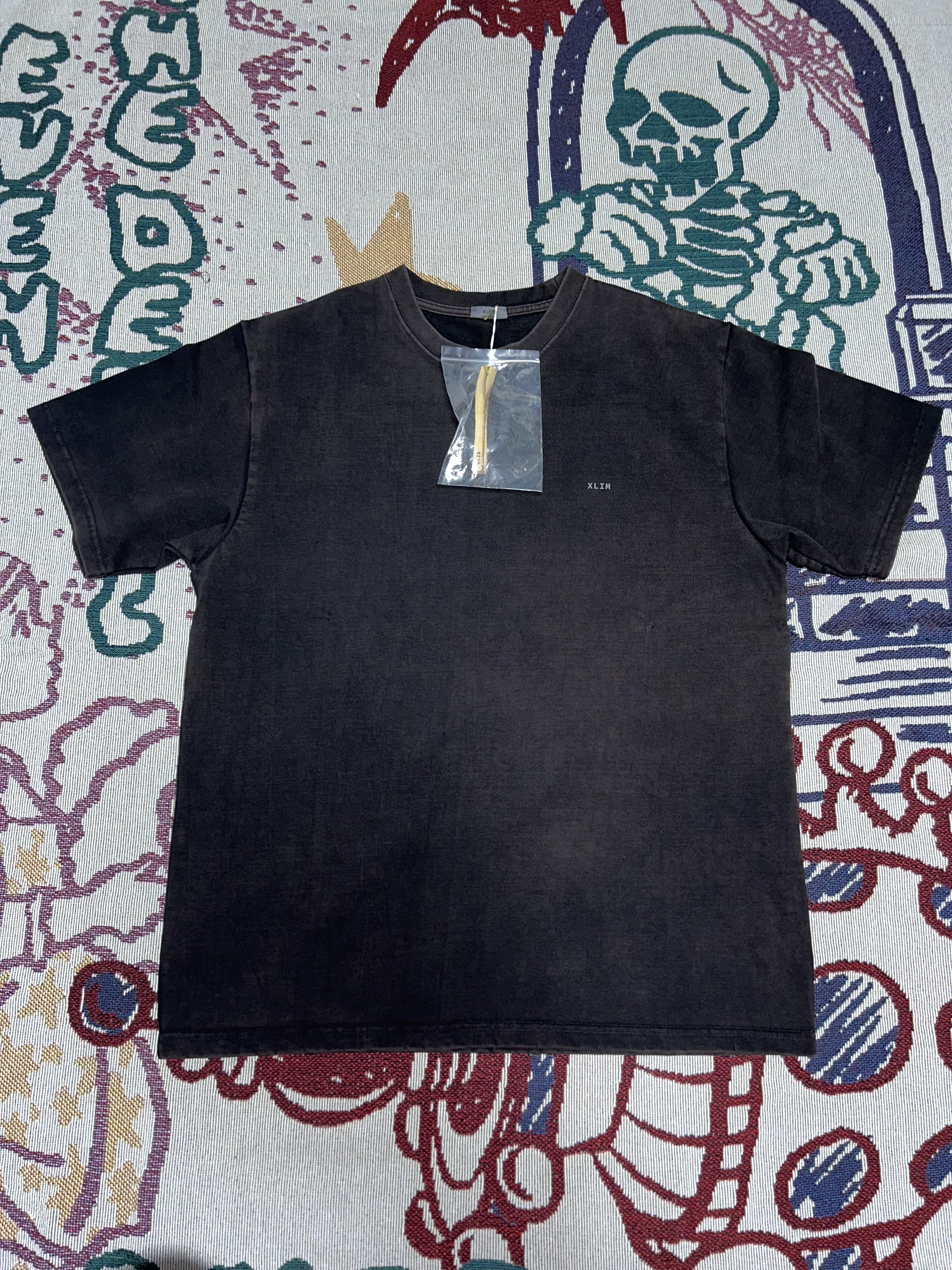 Xlim Ep.3 Synopsis 01 T-Shirt Charcoal 착용 스타일 - 2