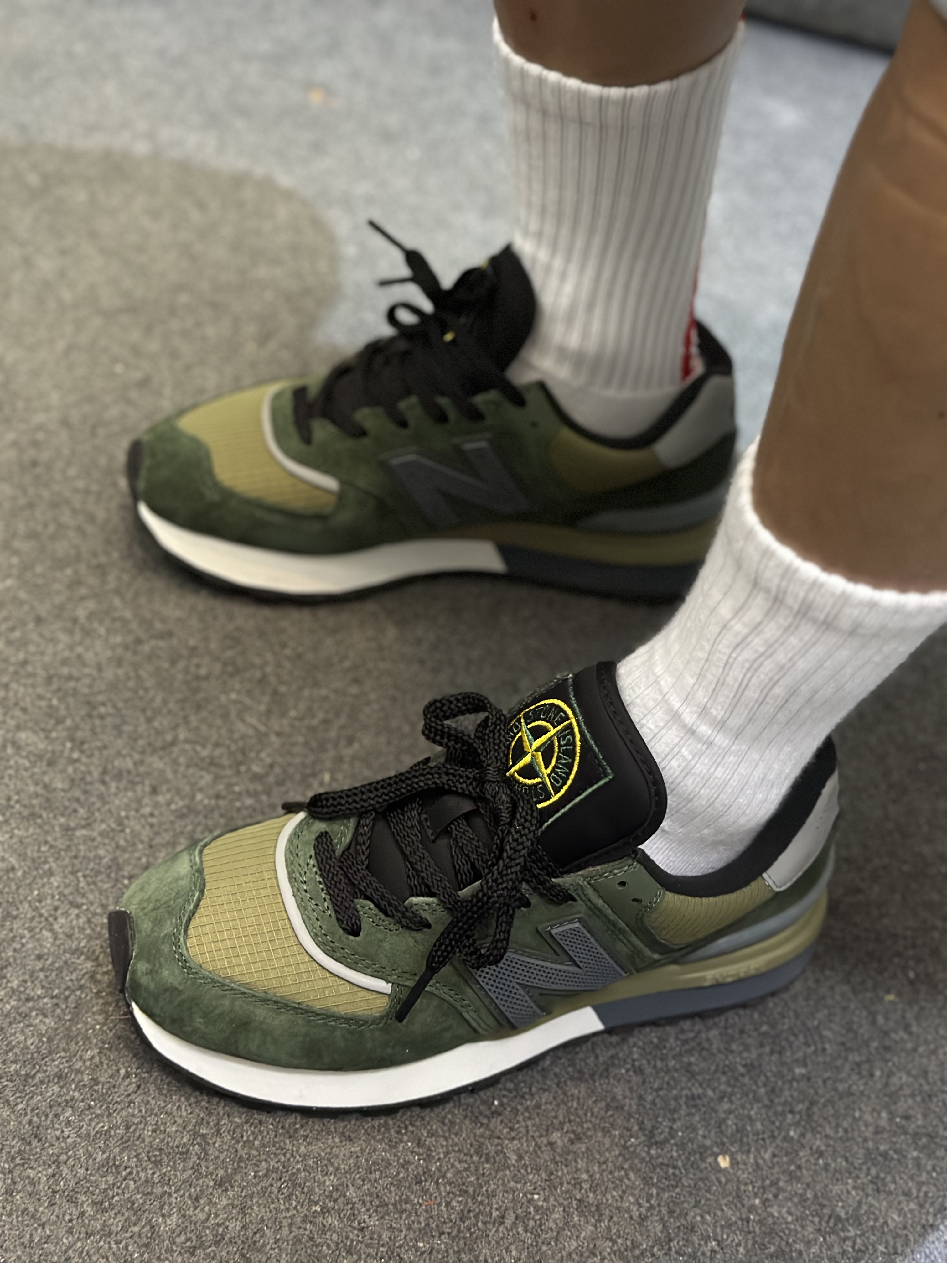 New Balance x Stone Island 574 Legacy Dark Green 착용 스타일