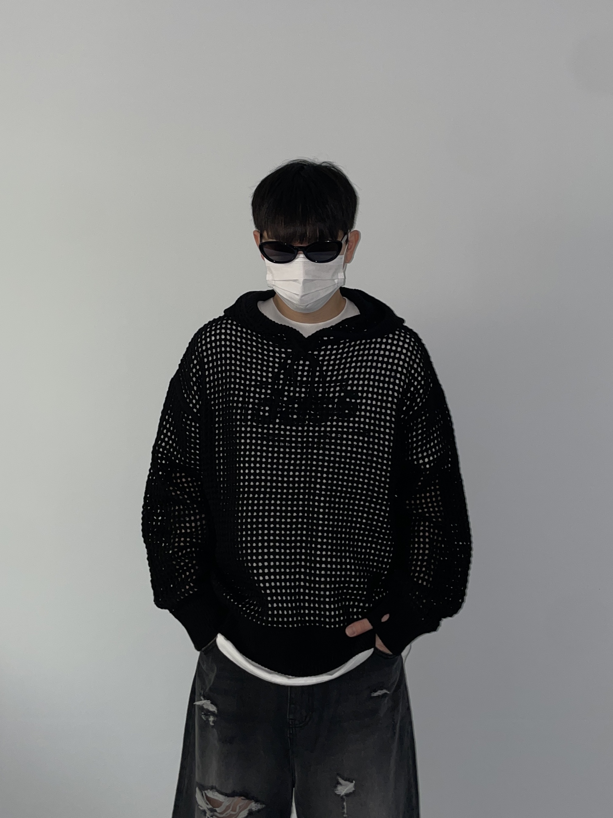 Balenciaga Defender Sneakers Black 착용 스타일 - 2
