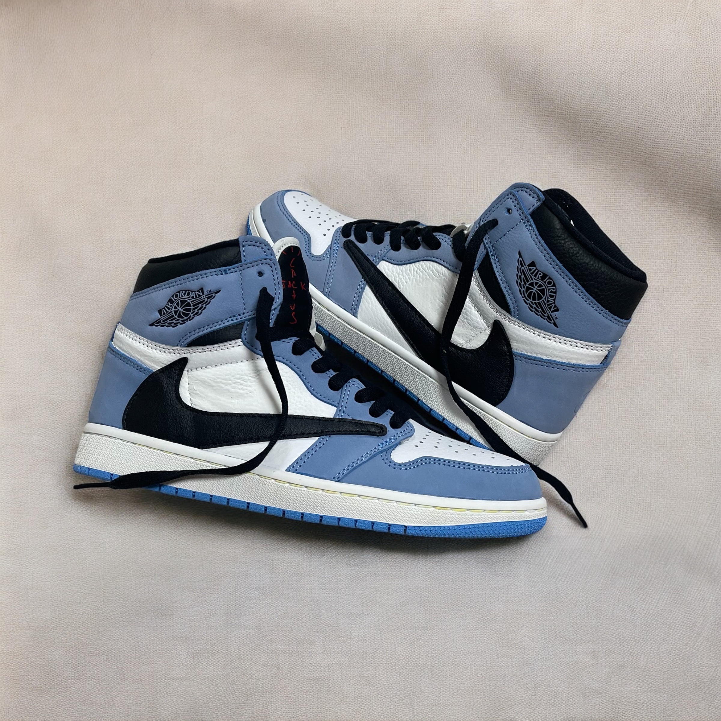 Jordan 1 Retro High OG University Blue, (GS) Jordan 1 Retro High OG University Blue 착용 스타일 - 4