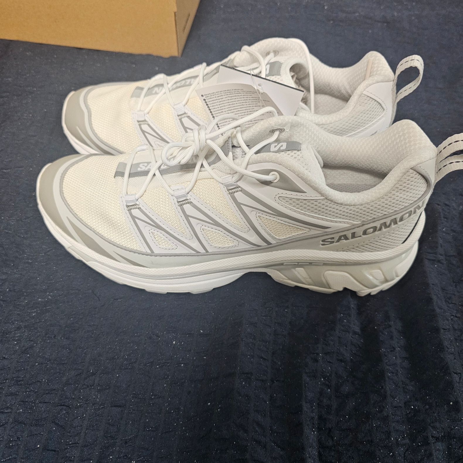 Salomon XT-6 Expanse Vanilla Ice White 착용 스타일 - 1