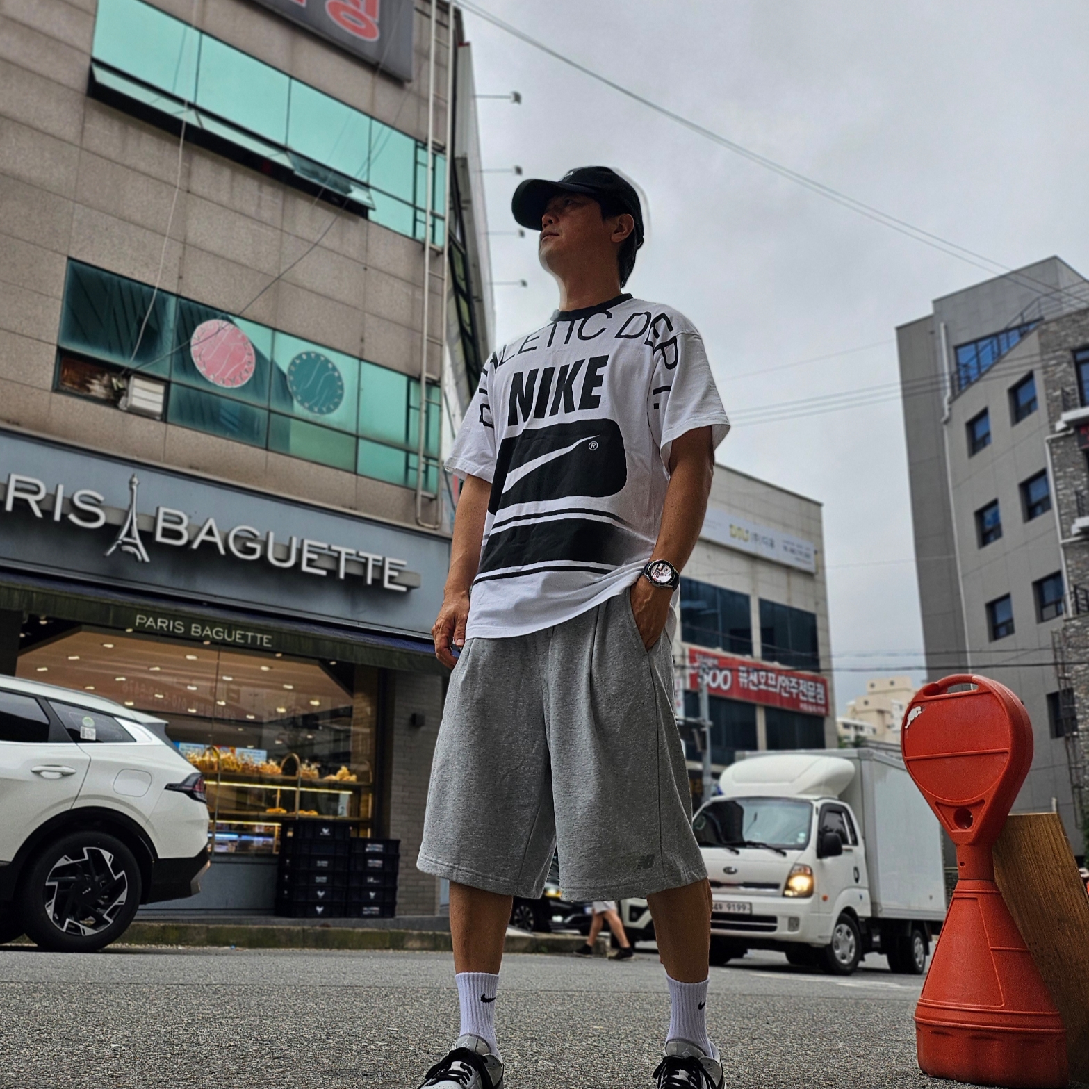 Jordan 1 Low Golf Wolf Grey, Nike NRG Massive DEPT T-Shirt White - Asia 착용 스타일 - 3