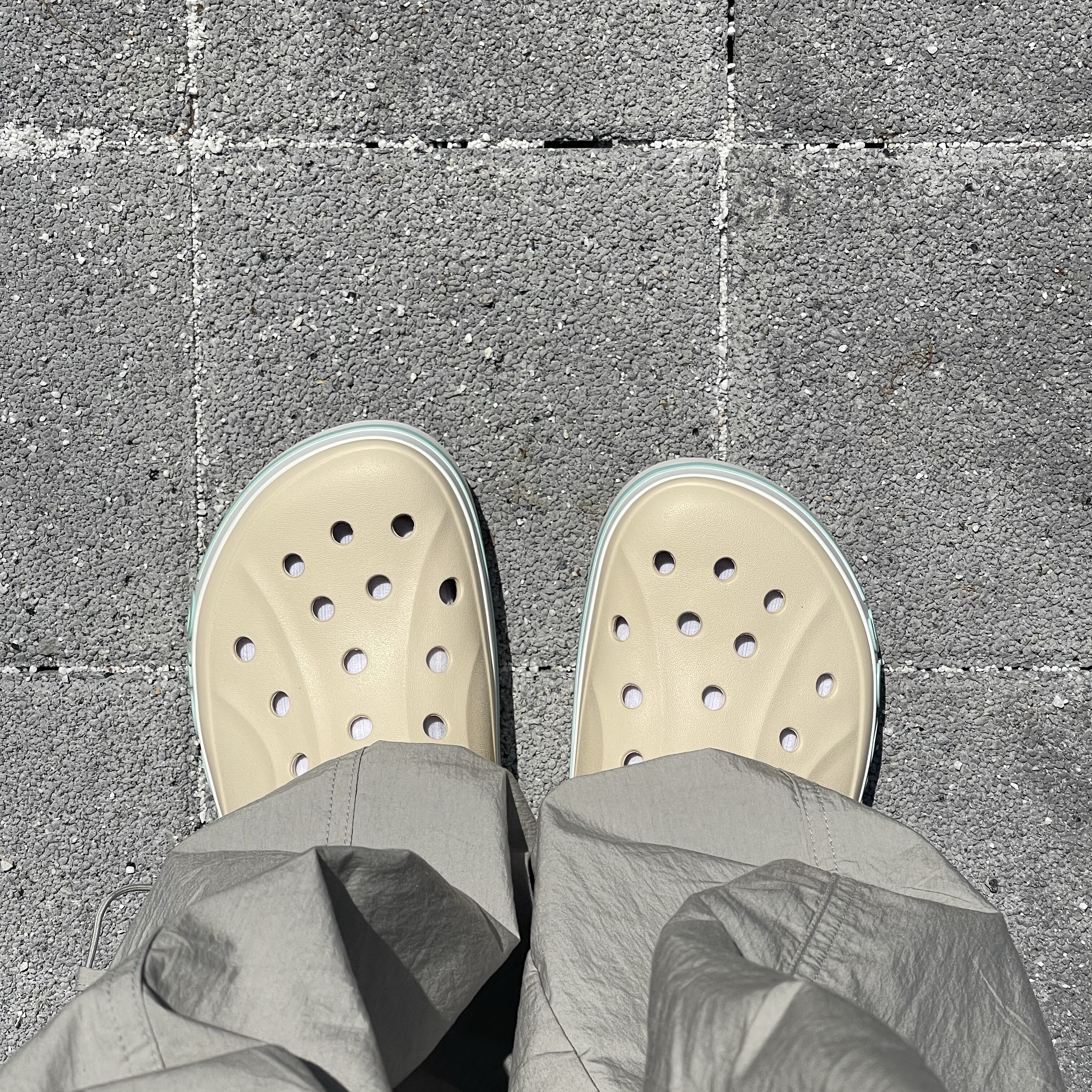 Crocs Bayaband Clog Winter White Multi 착용 스타일 - 1