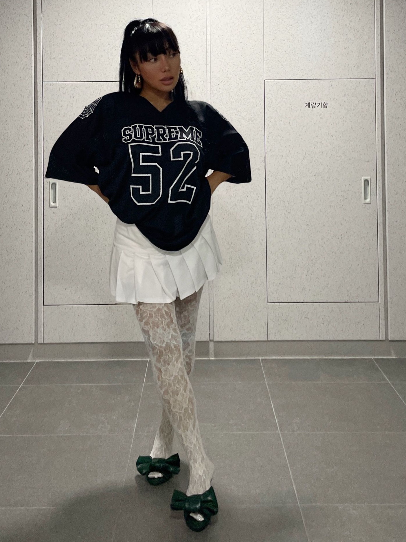 Supreme Spiderweb Football Jersey Black - 24SS 착용 스타일 - 1
