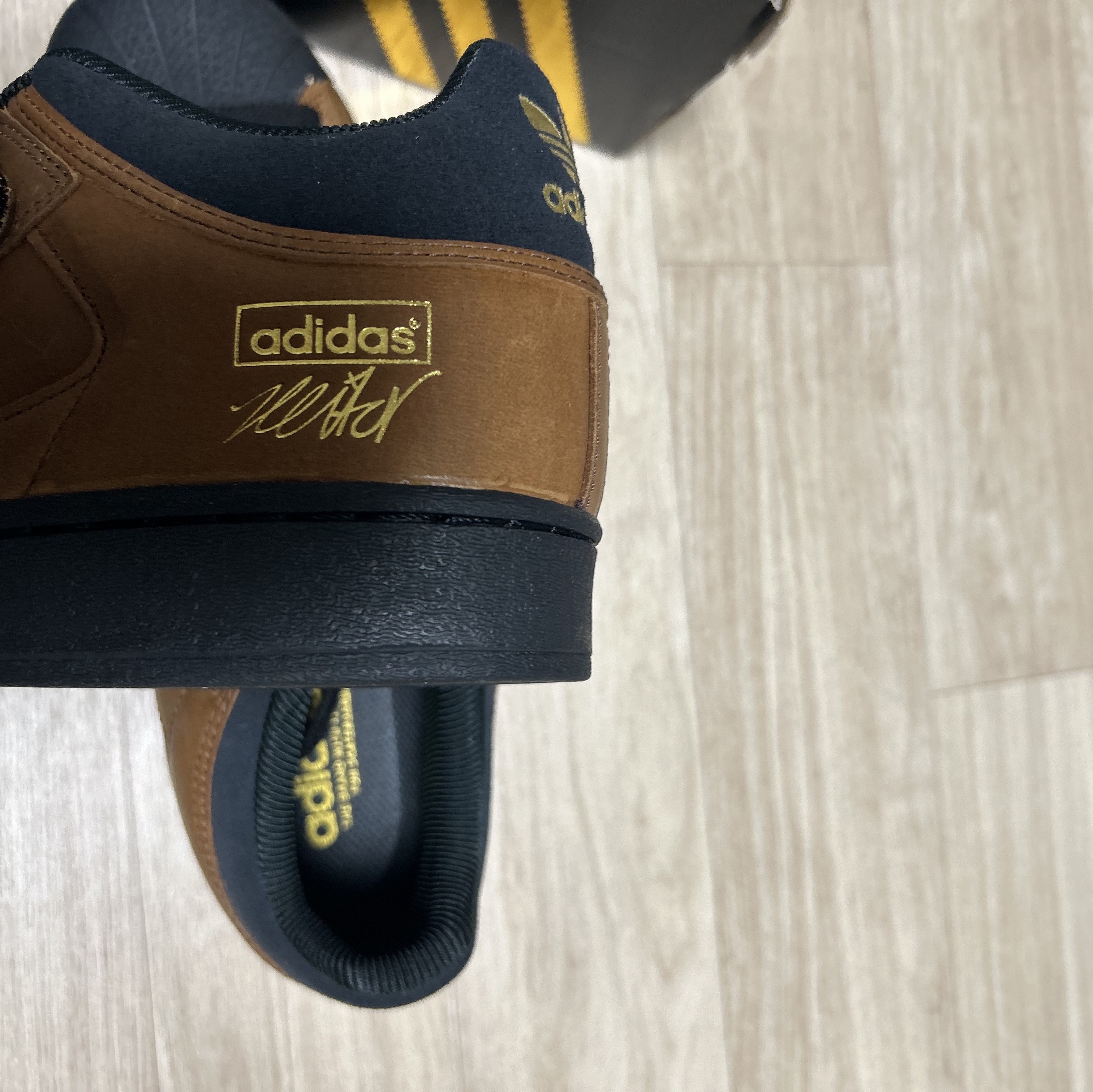 Adidas x Heitor Da Silva Pro Shell ADV Triple Black 착용 스타일