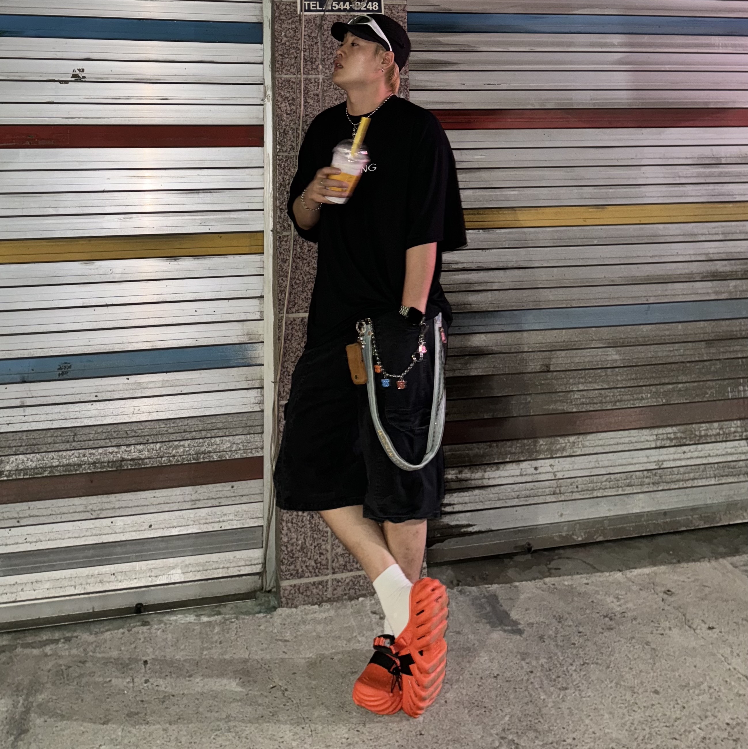 Crocs Classic Geometric Clog Lava 착용 스타일